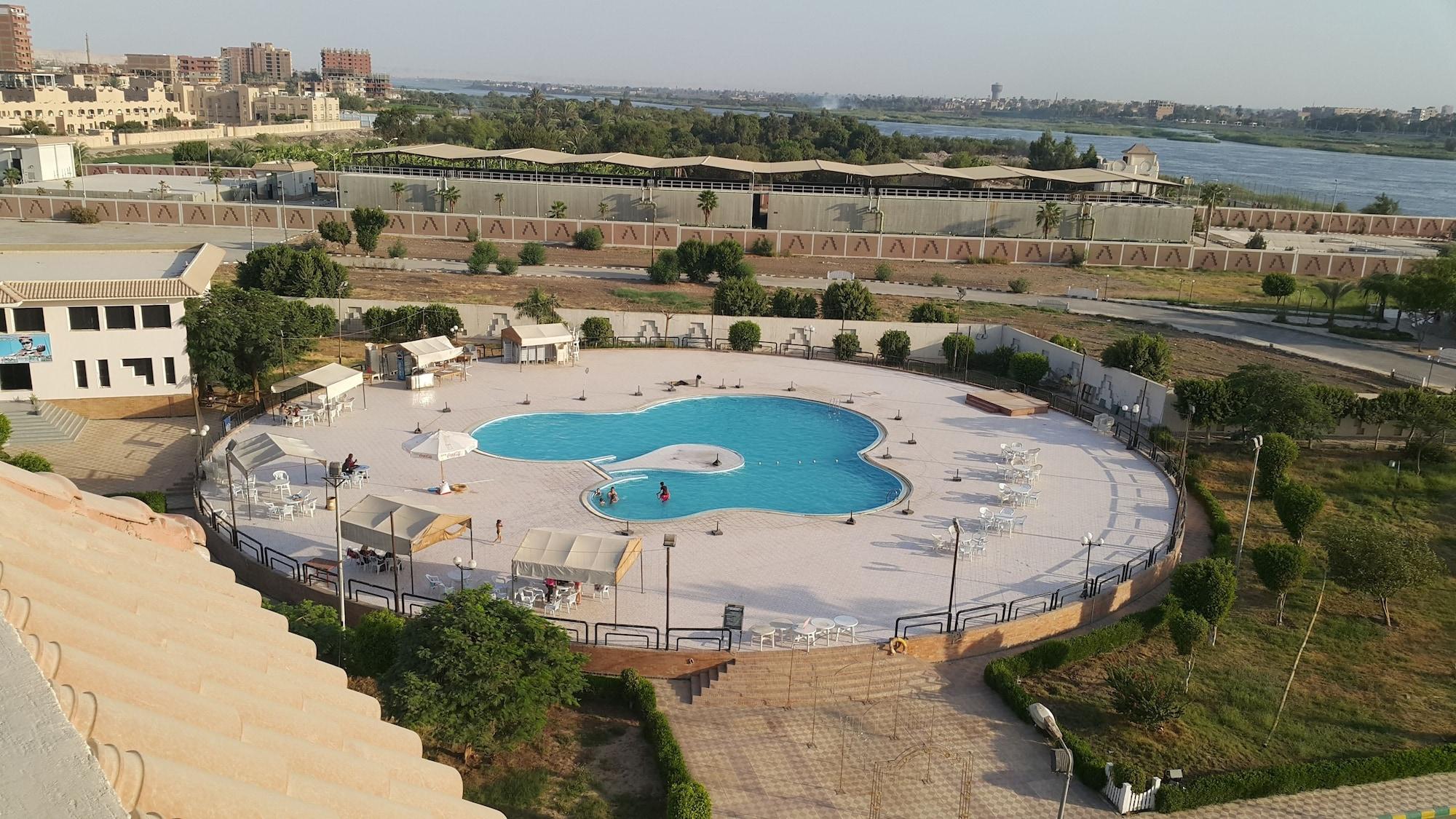 Vista Piscina Minya Hotels of the Armed Forces