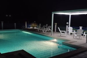 Alquiler Vacacional - FREE WI-FI. ELEGANT INDEPENDENT VILLA WITH PRIVATE POOL SURROUNDED BY GREEN