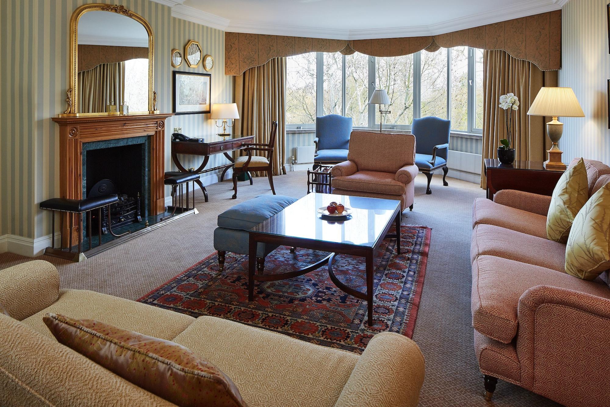 Varios Cheval Thorney Court at Hyde Park