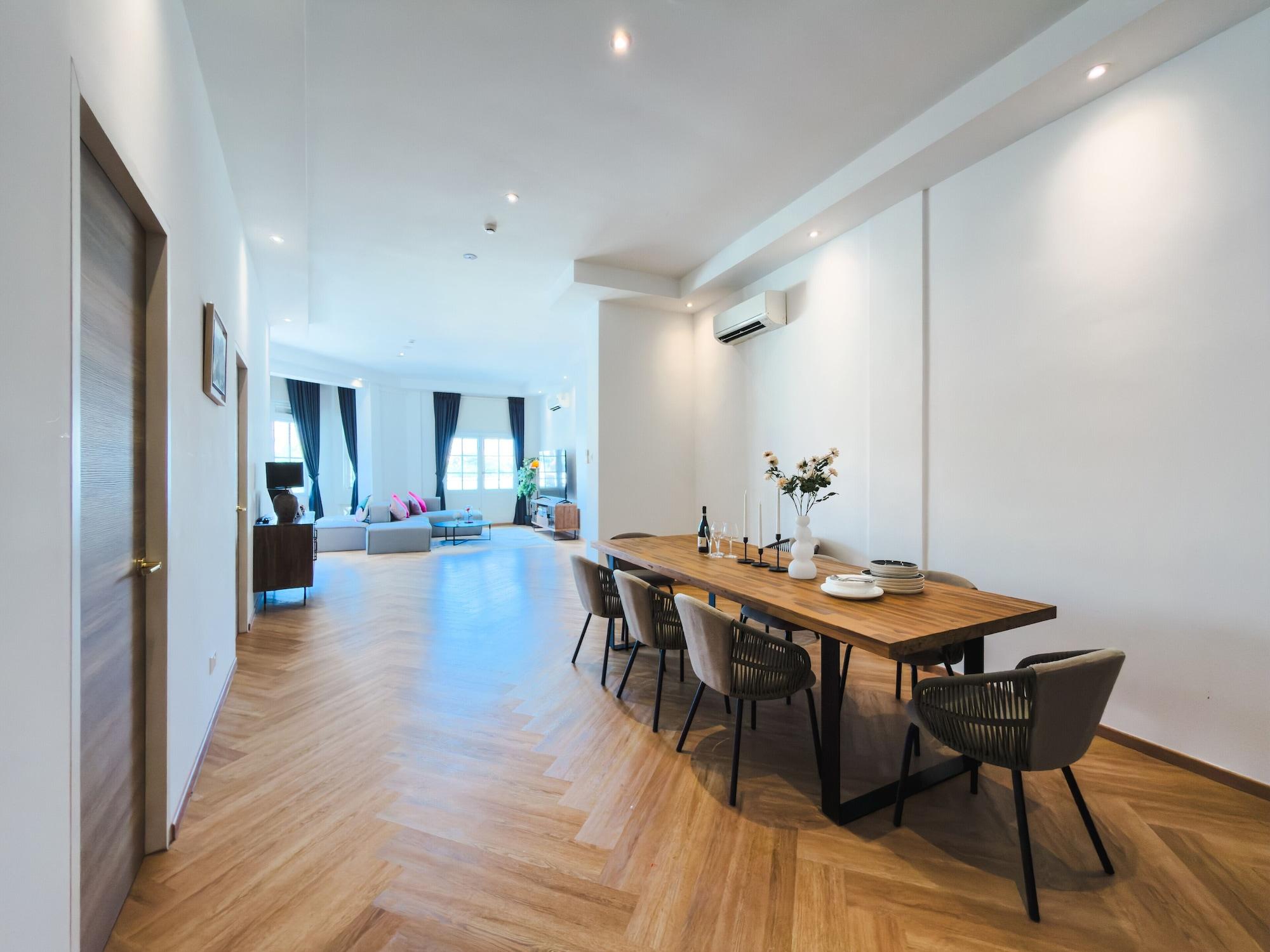 Restaurant The White House Serviced Residences