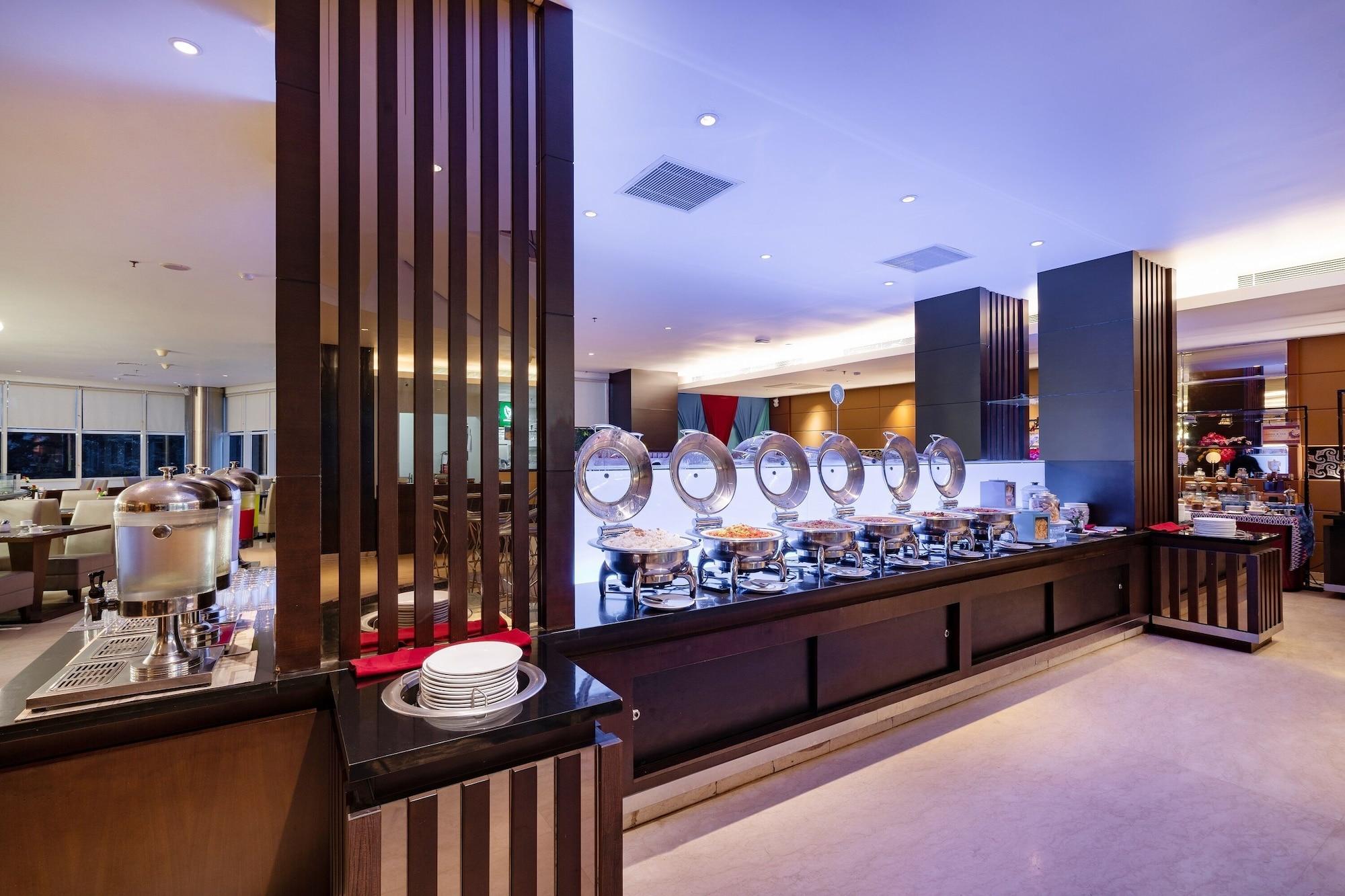 Restaurant Aston Makassar Hotel & Convention Center