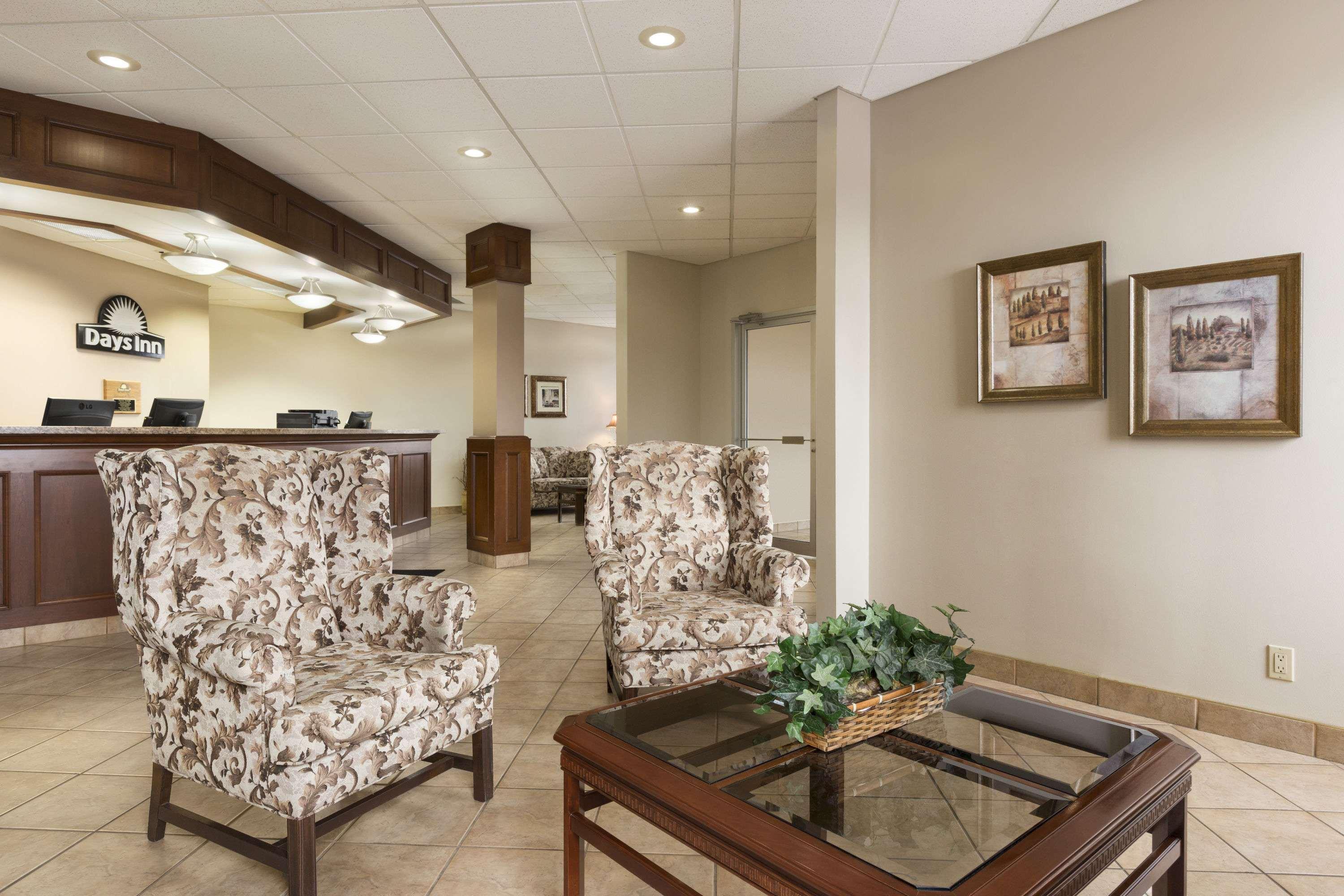 Vista Lobby SureStay by Best Western Brockville