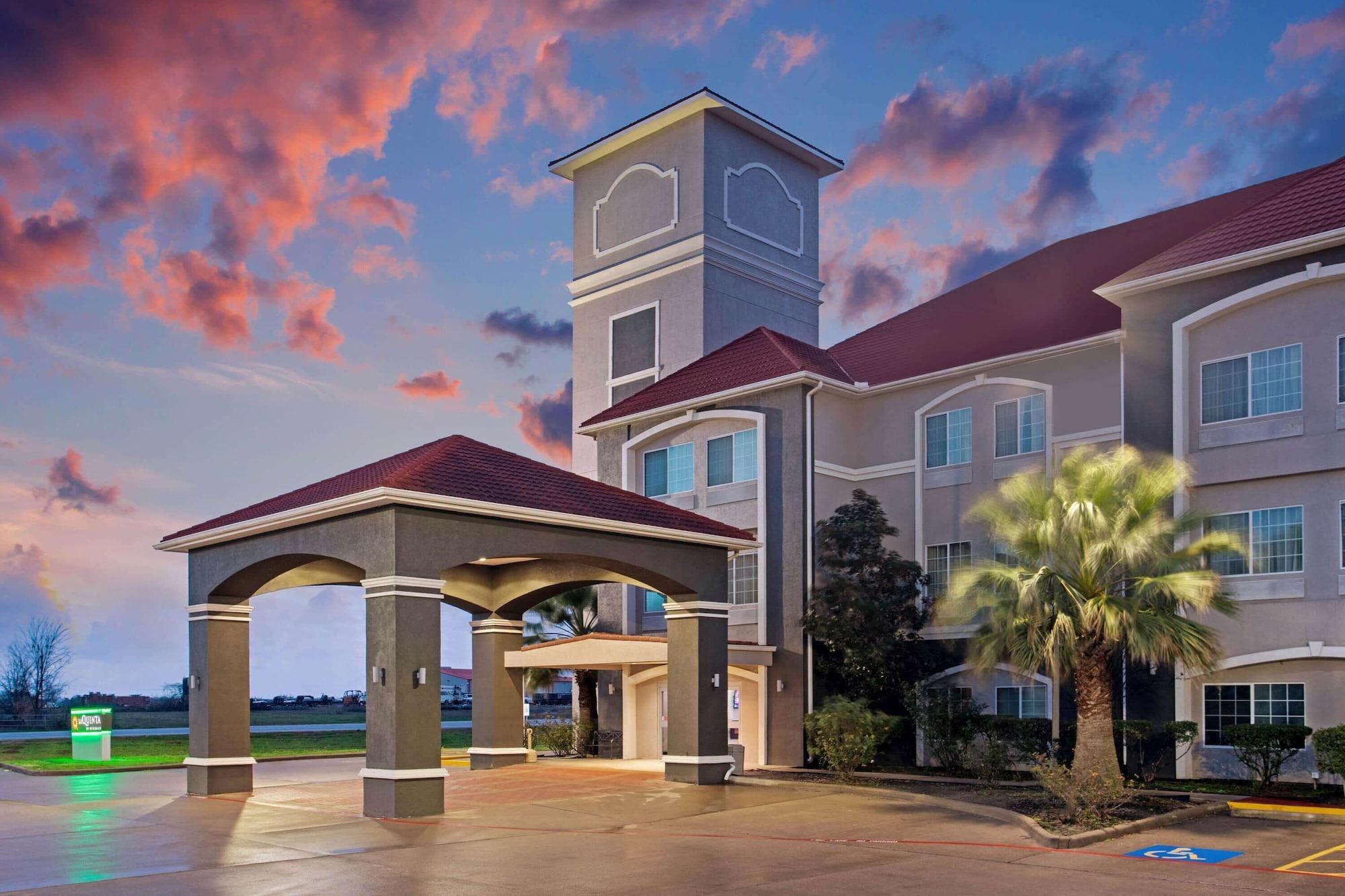 Vista Exterior La Quinta Inn & Suites by Wyndham Fairfield TX