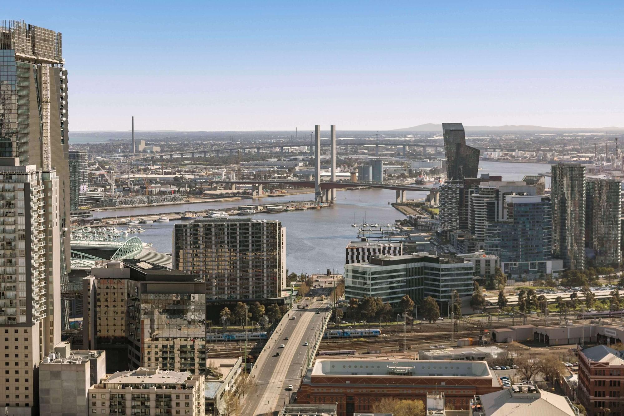 Vista Exterior Oaks Melbourne on William Suites