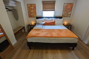 Alquiler Vacacional - 70's Retro River House Float-in Movie HeatedPoolSpa Kng Beds BGardens Moffit USF