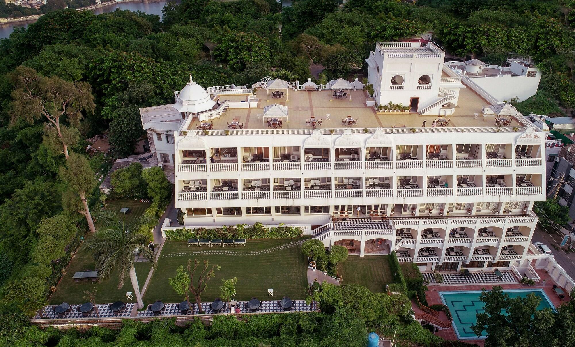 Varios Hotel Hilltop Palace