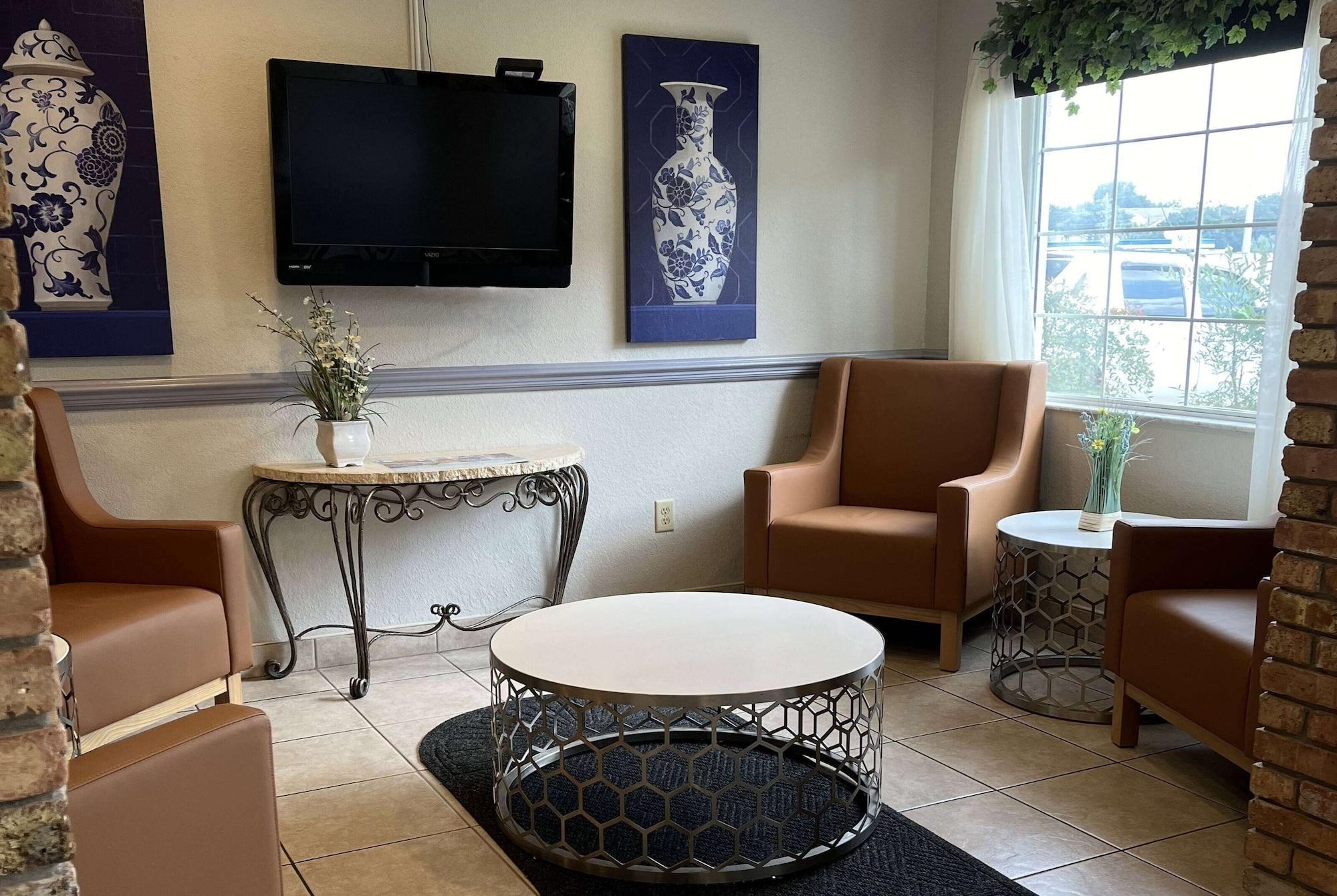 Vista Lobby Microtel Inn & Suites by Wyndham Lady Lake/The Villages