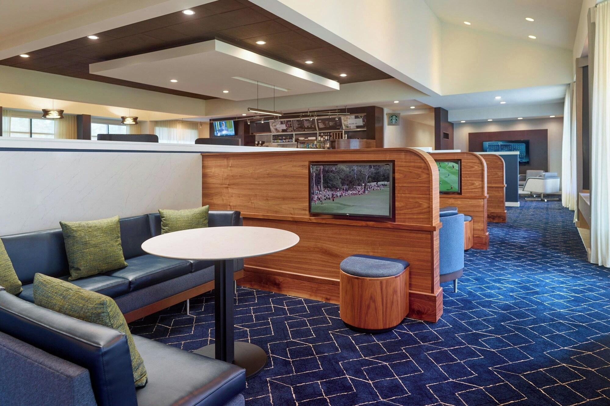 Vista Lobby Courtyard by Marriott Atlanta Airport South/Sullivan Road