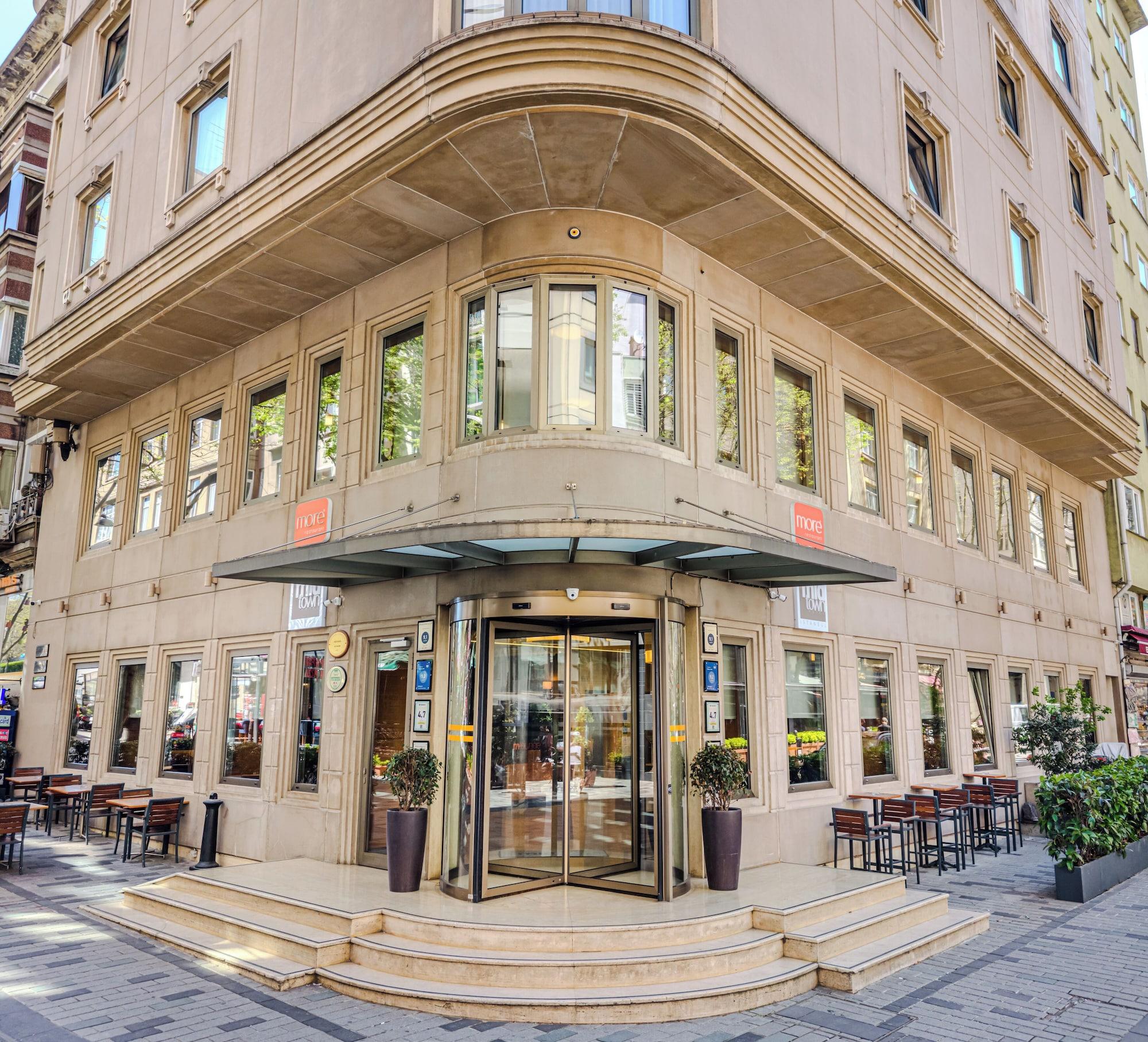 Vista da fachada Midtown Hotel Istanbul