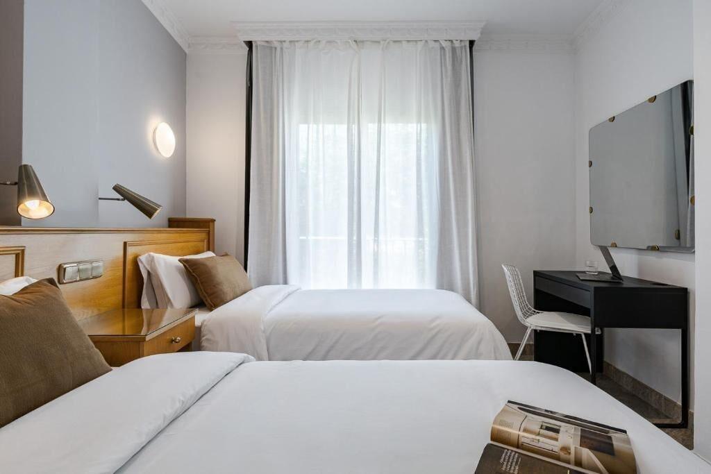 Varios Hotel Agur