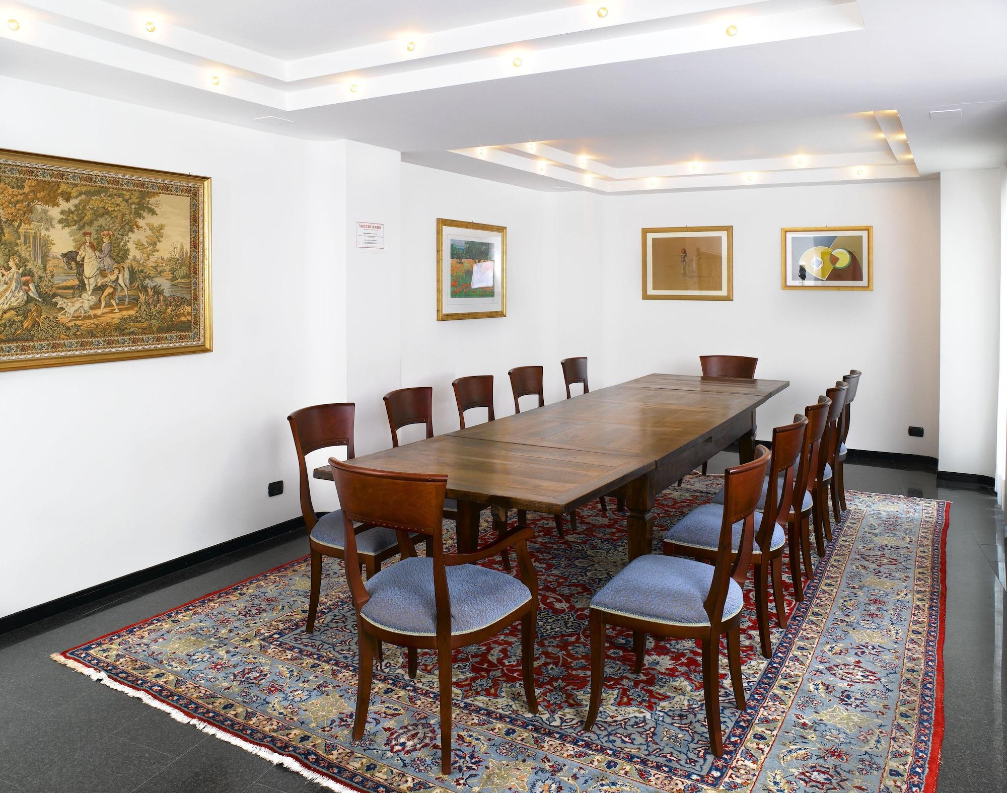 Sala de Reuniones International Hotel & Suite