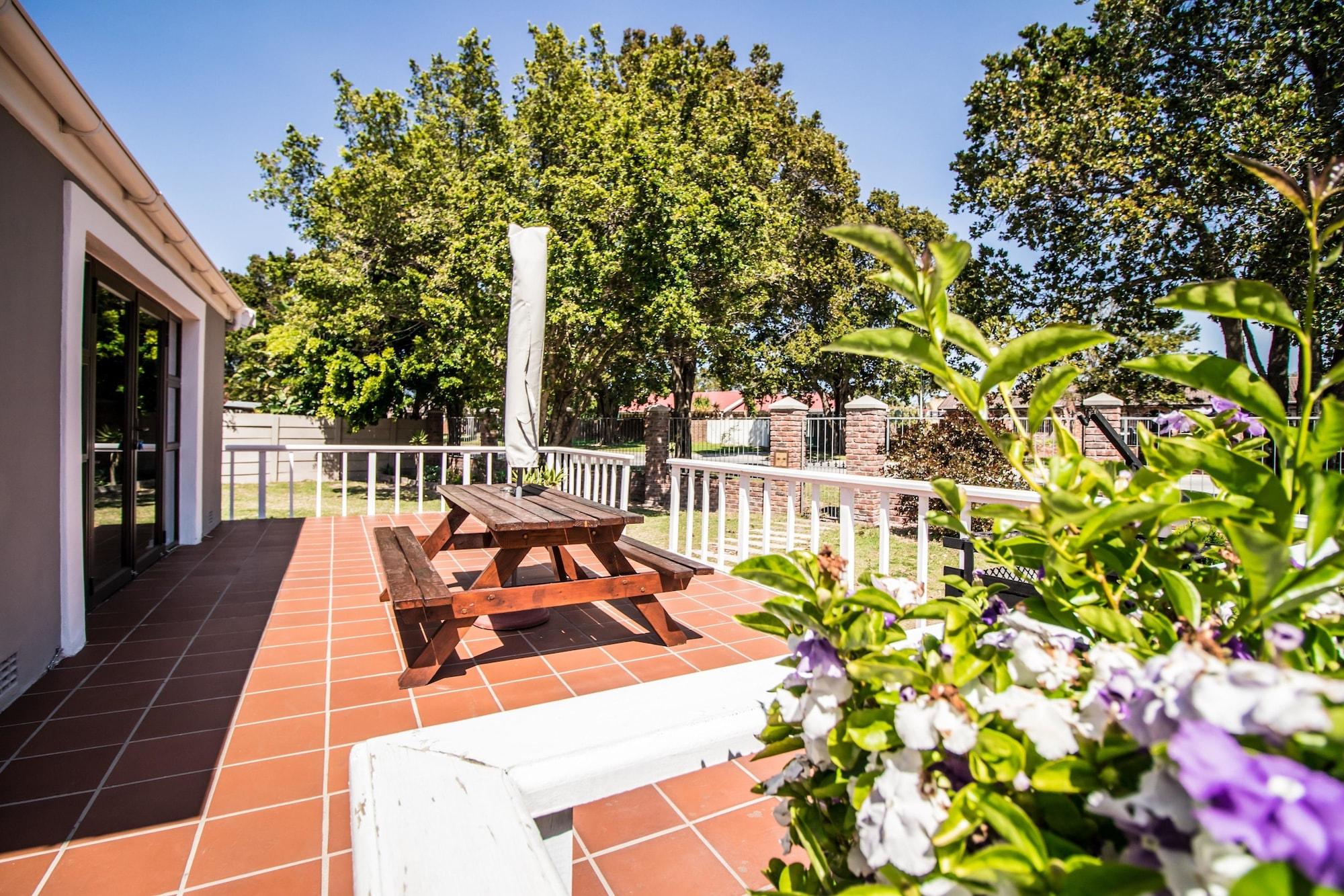 Vista Exterior Little Rose Guesthouse & Self-Catering