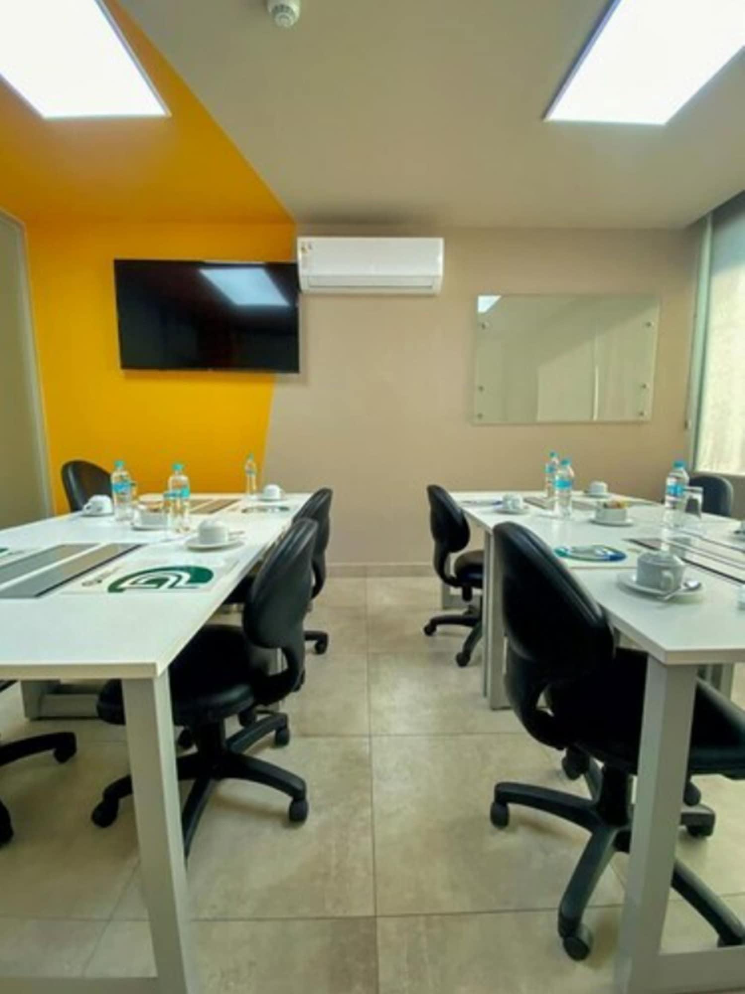 Centro de Negocios Hotel Puerto Pacifico Guayaquil Airport