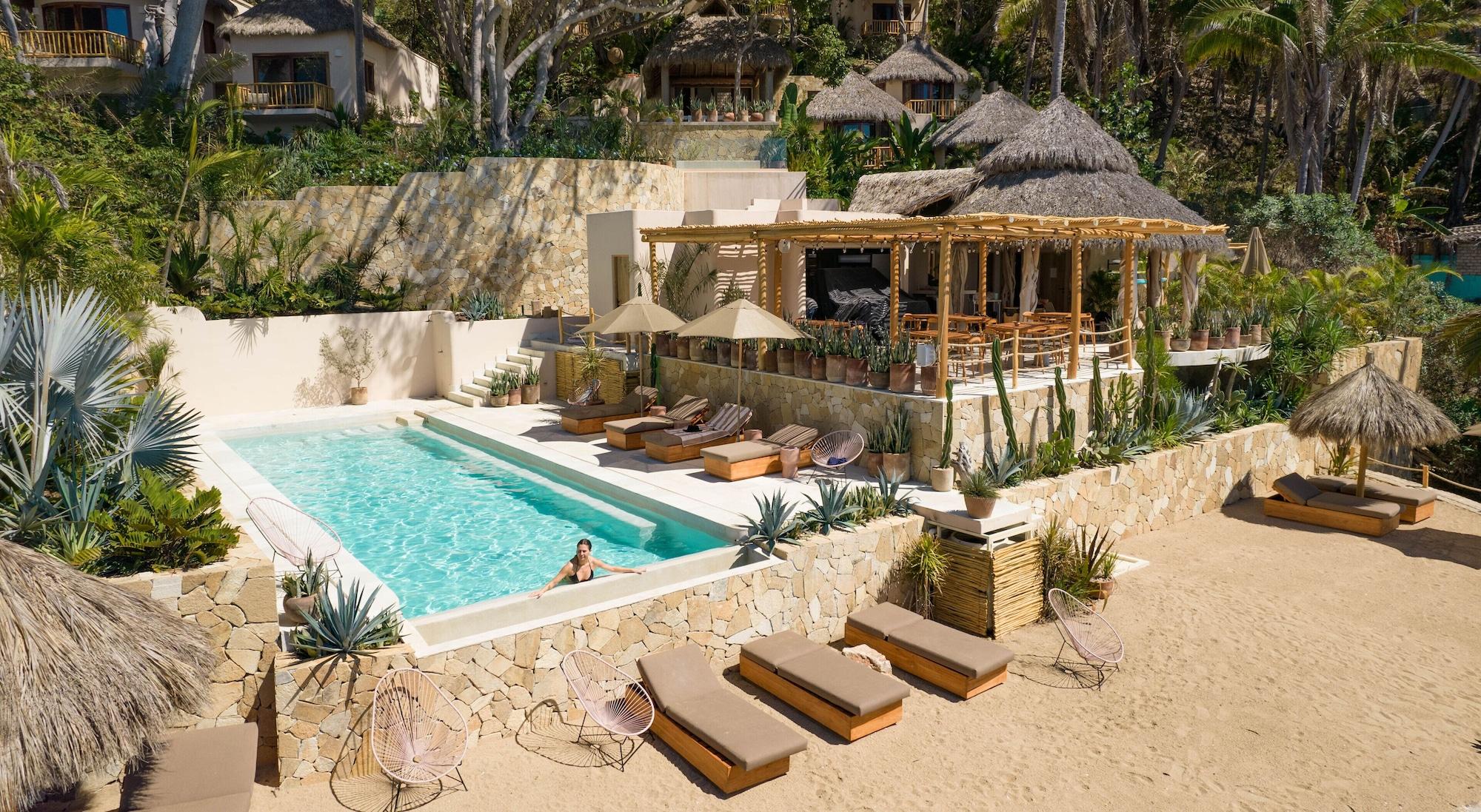 Bar/Salón La Joya Sayulita