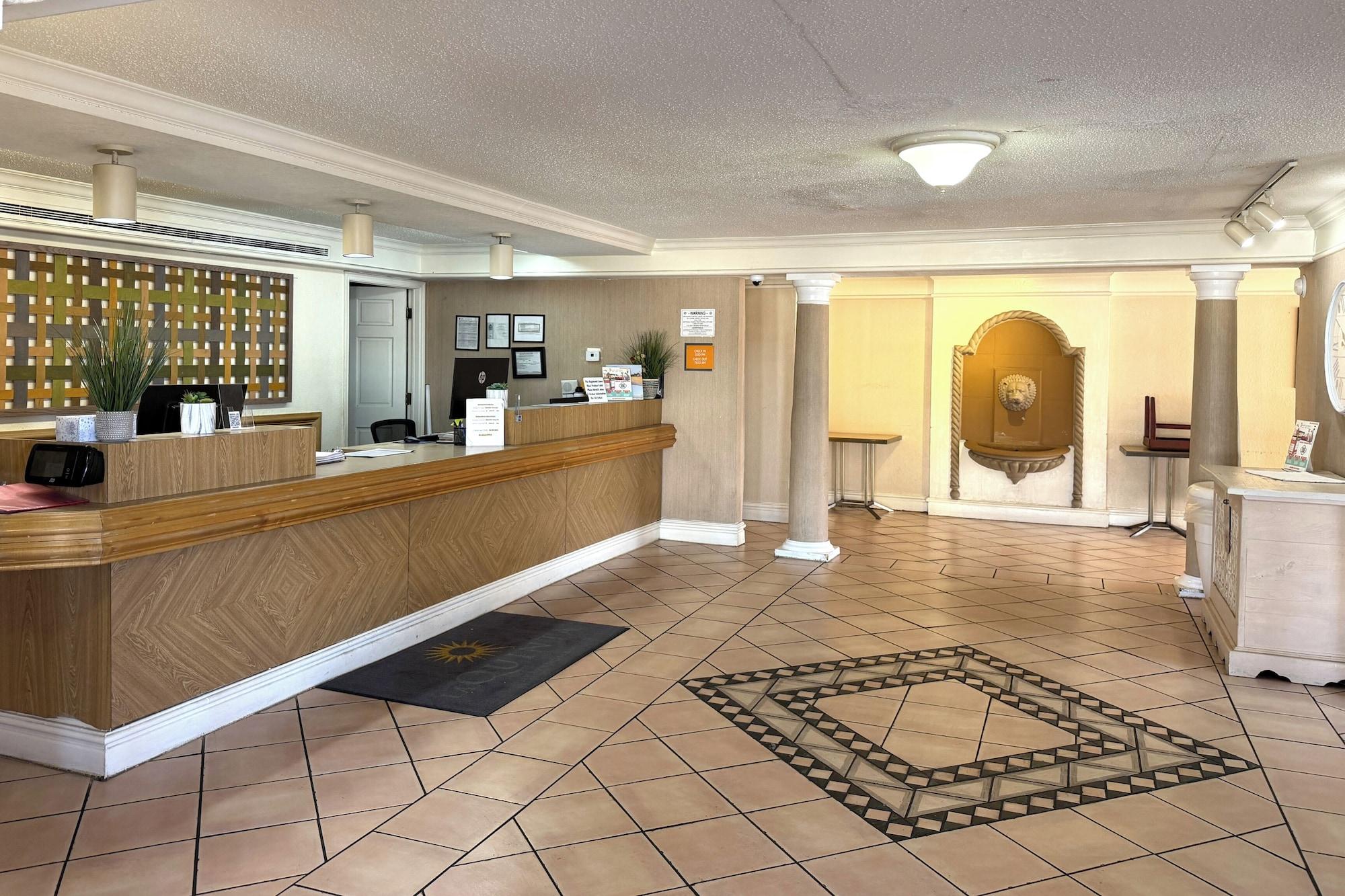 Vista Lobby Townhouse Garden Inn & Suites San Antonio I 35
