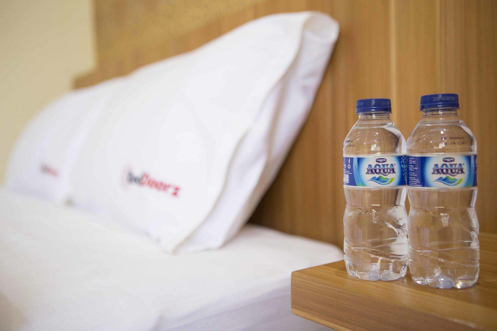 Set de Habitación RedDoorz near STAN