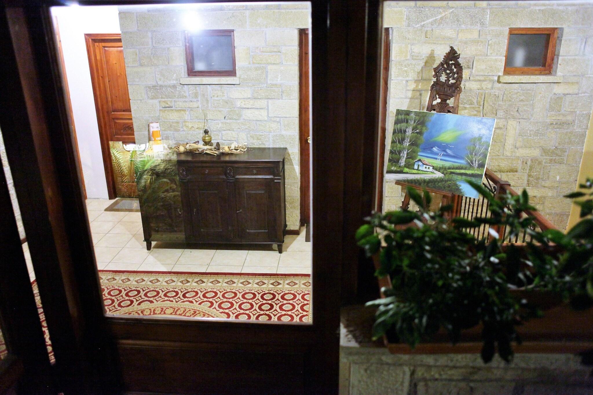 Vista Lobby Ilion Hotel