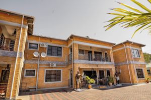 Alojamiento - Amakhosi Hotel