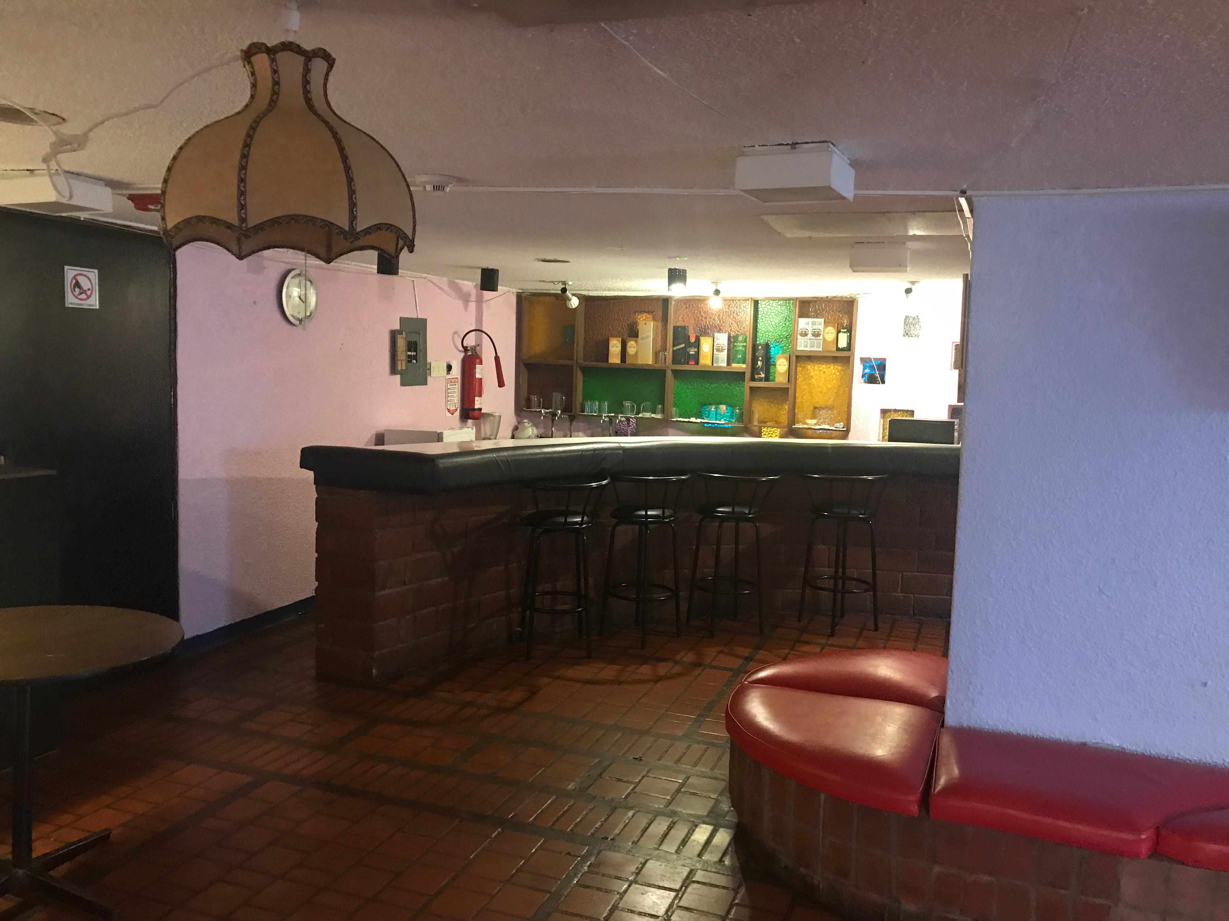 Bar/Salón Savoy Inn