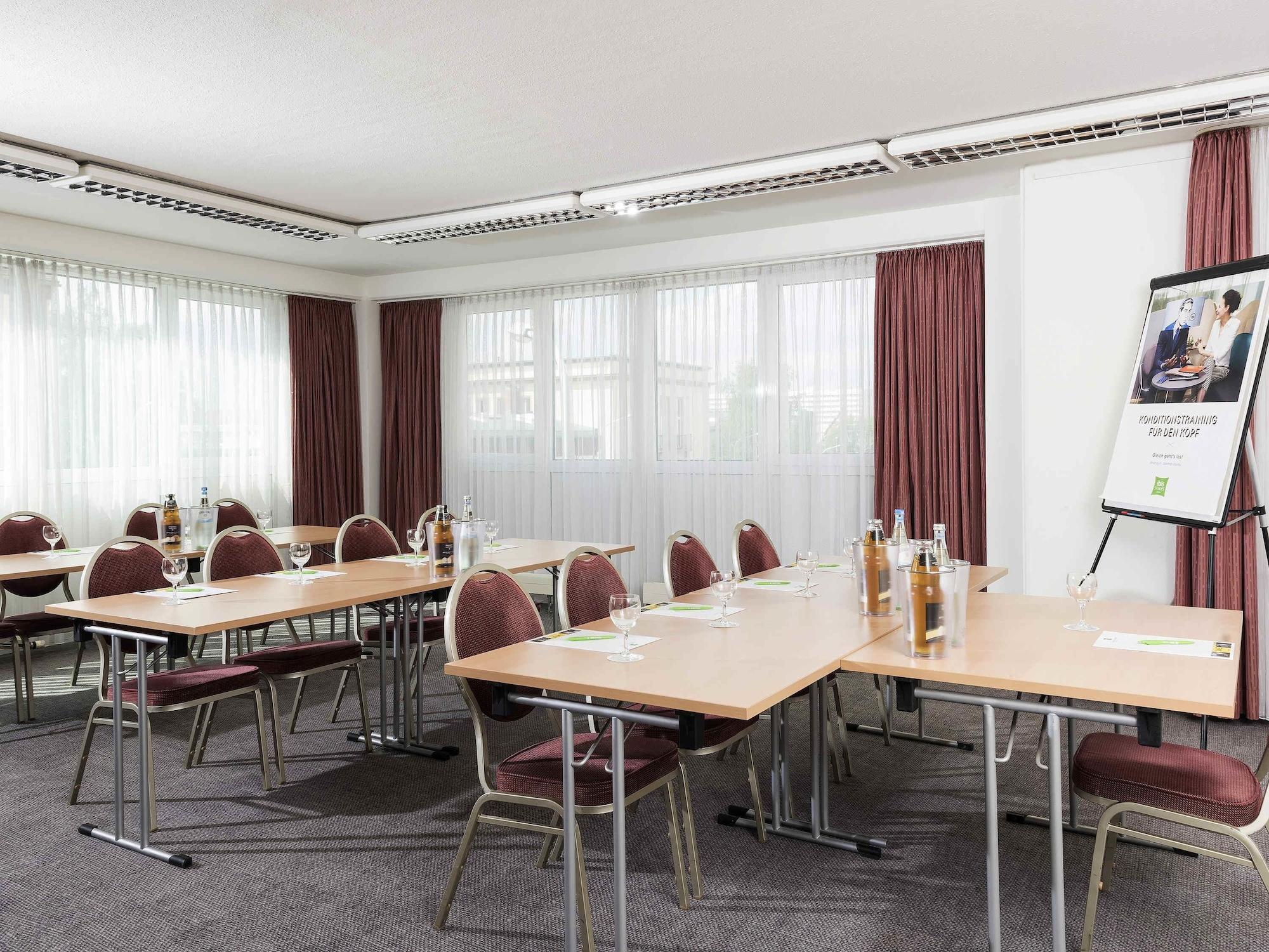Sala de Reuniones ibis Styles Halle
