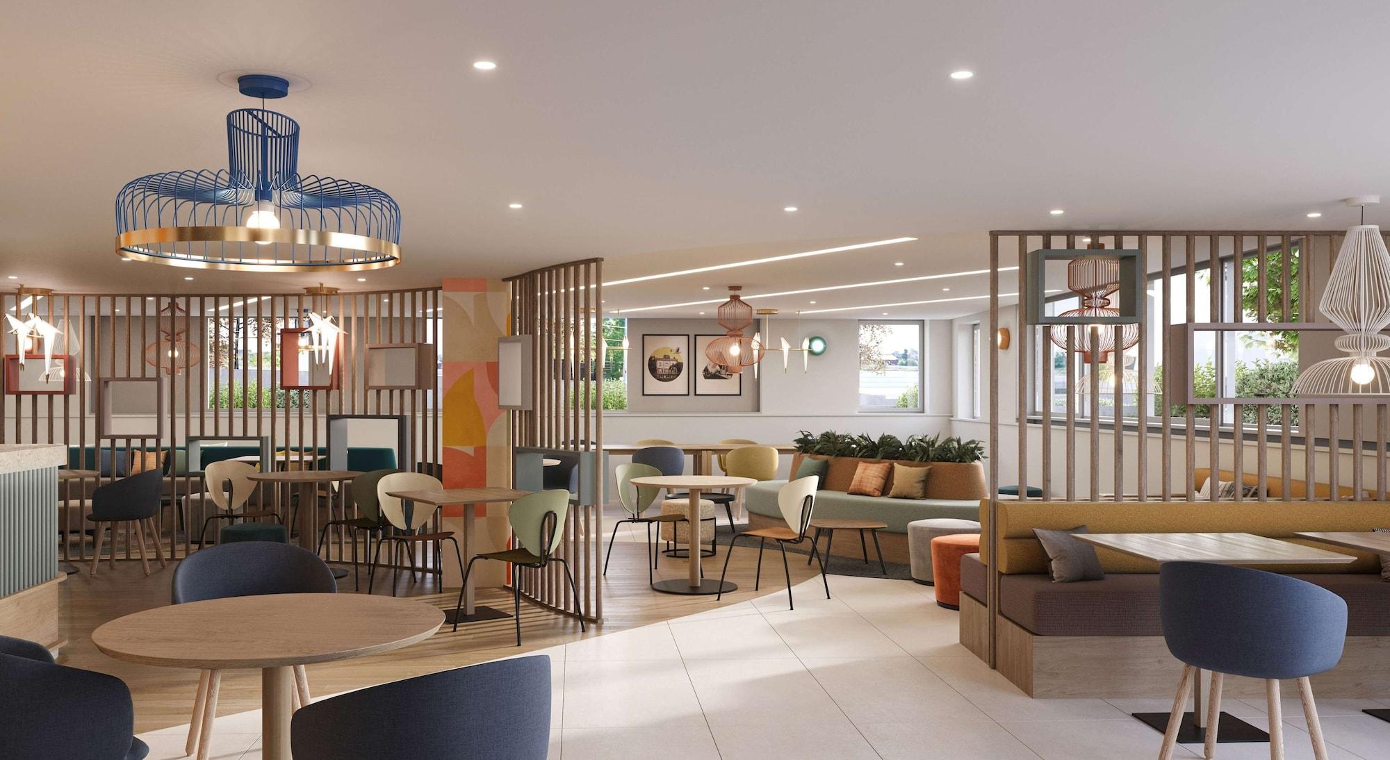 Vista Lobby Hampton By Hilton Paris Charles De Gaulle Airport