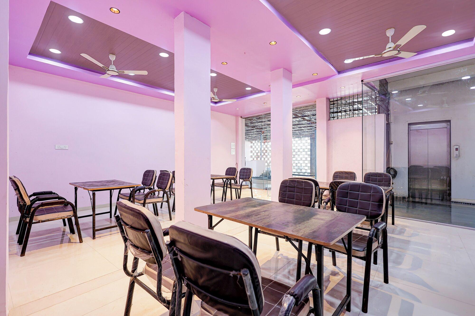 Restaurant Fabhotel Grand Executive