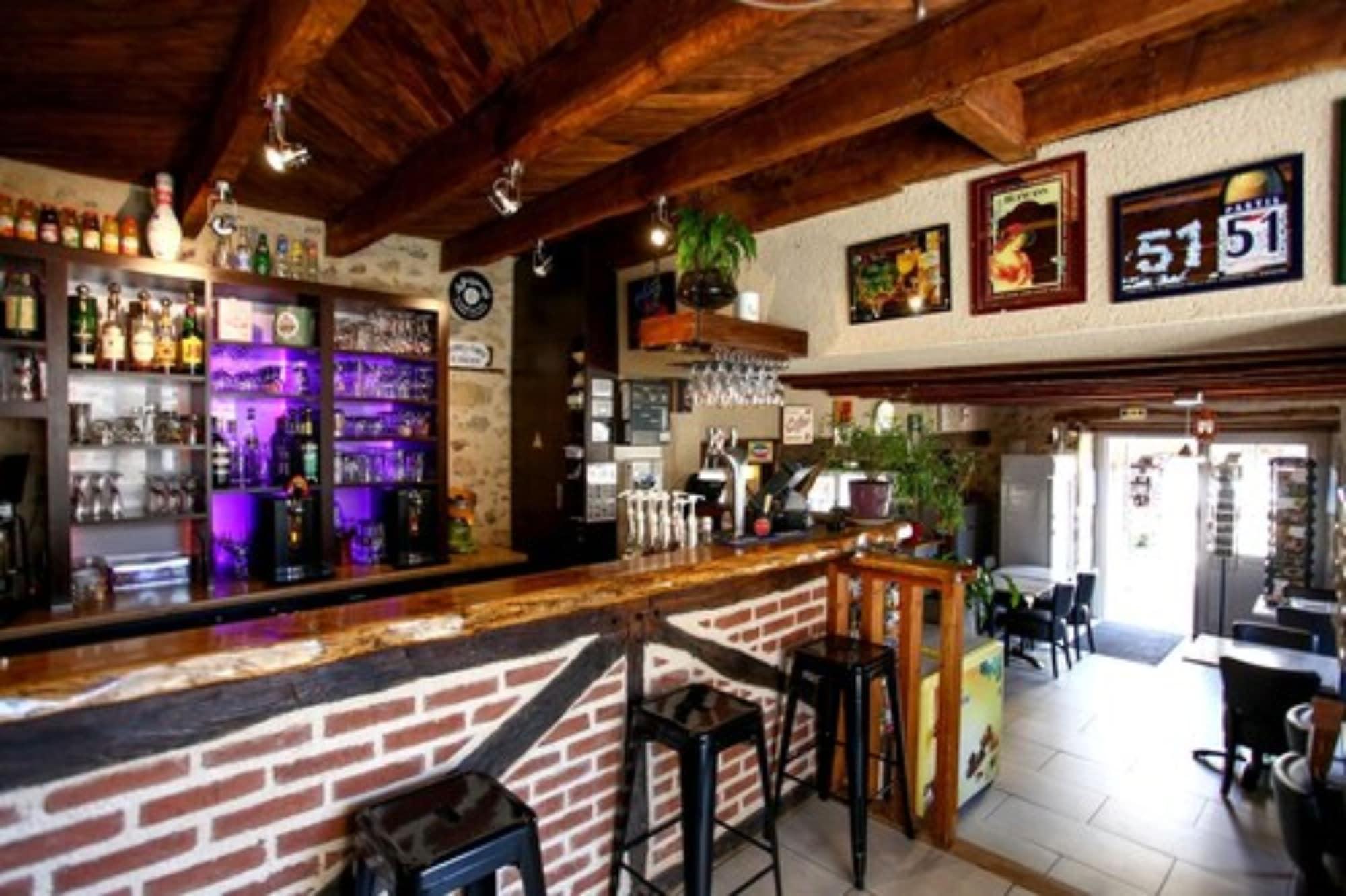 Bar/Salón Logis Auberge de la Fontaine