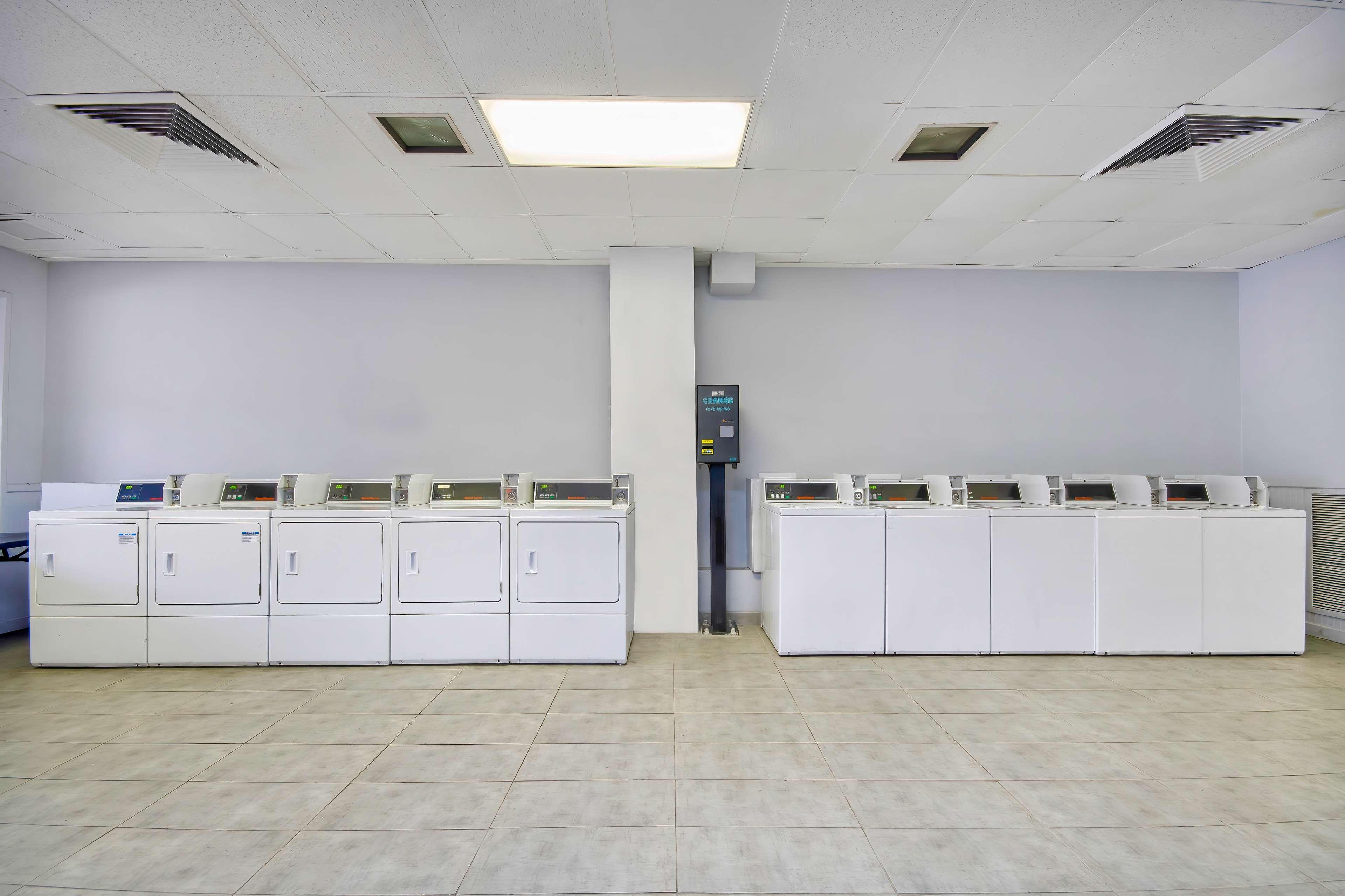 Vista Exterior Studio 6 Rosenberg, TX