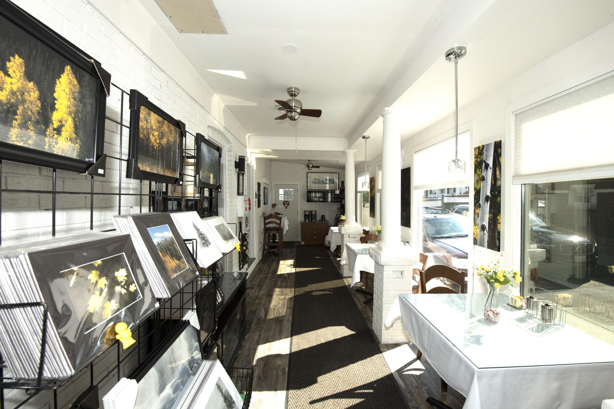 Restaurant Serene Niagara Inn