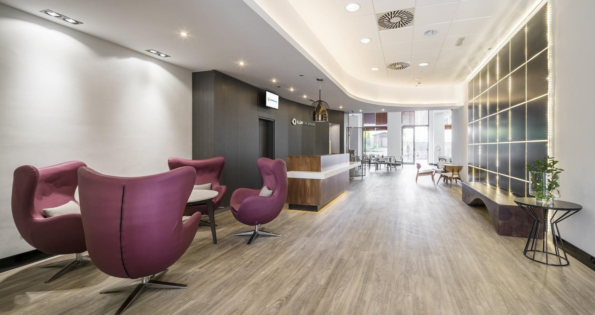 Vista Lobby Hotel ILUNION Valencia 3