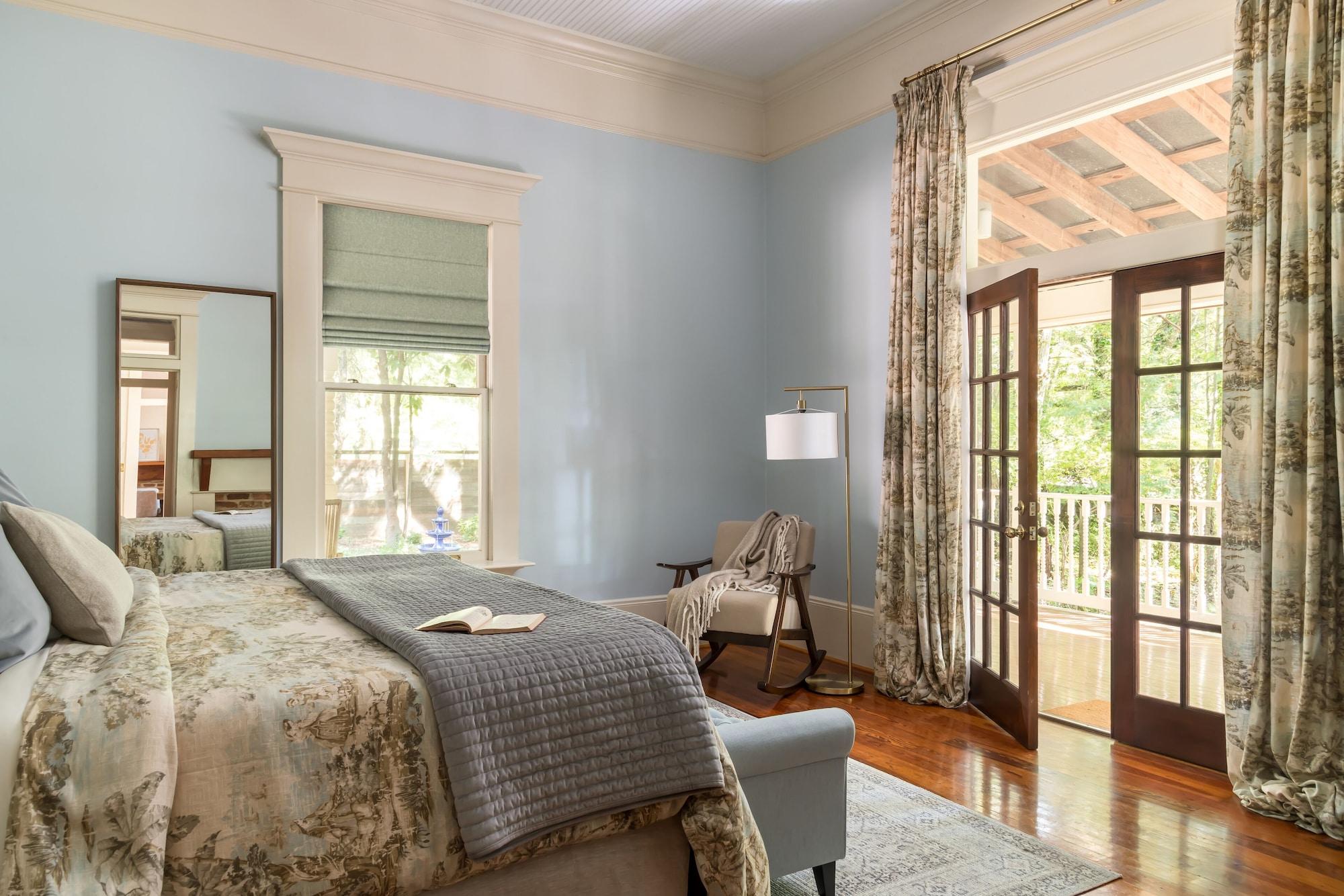 Varios Lavender Hill Bed & Breakfast