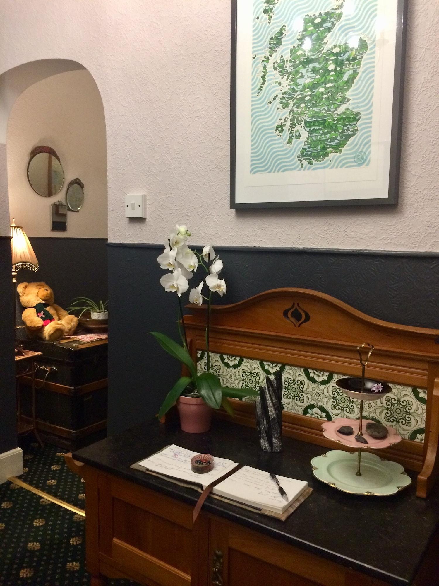 Vista Lobby Leven House