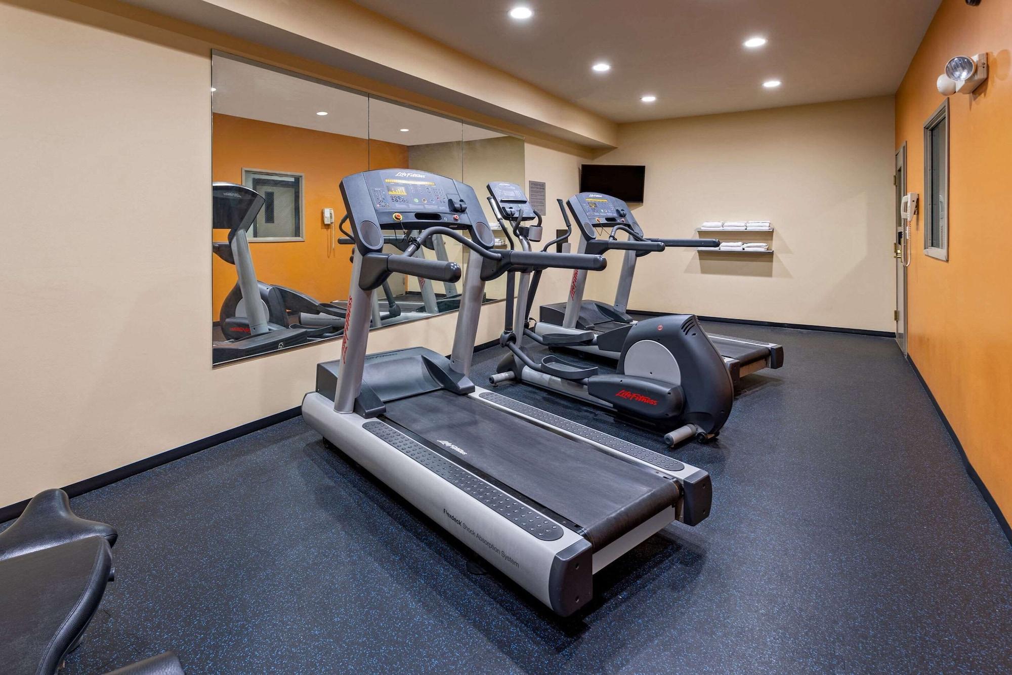 Gimnasio Country Inn & Suites by Radisson, Salisbury, MD