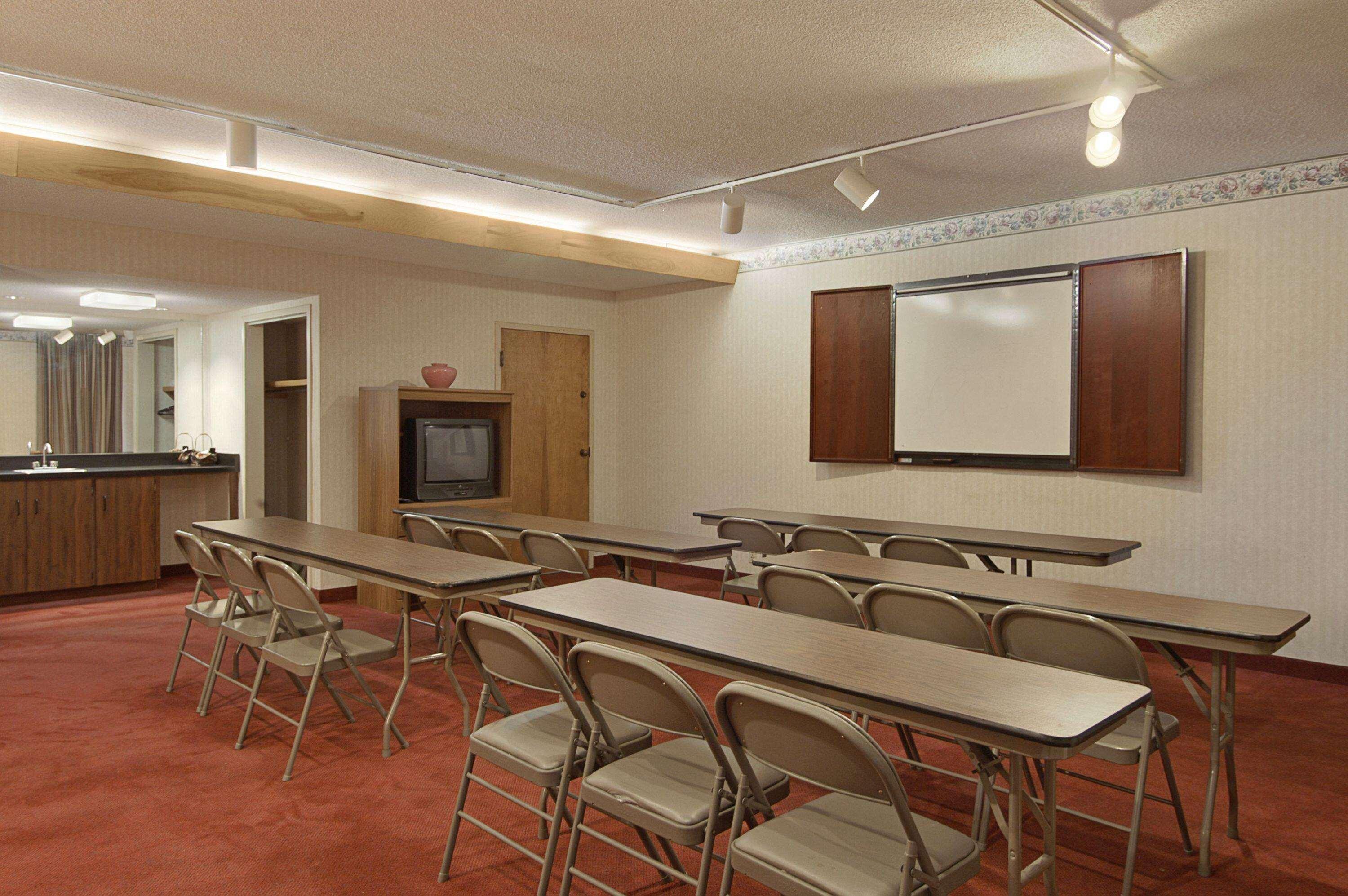 Sala de Reuniones Days Inn by Wyndham Clinton / Laurens I-26