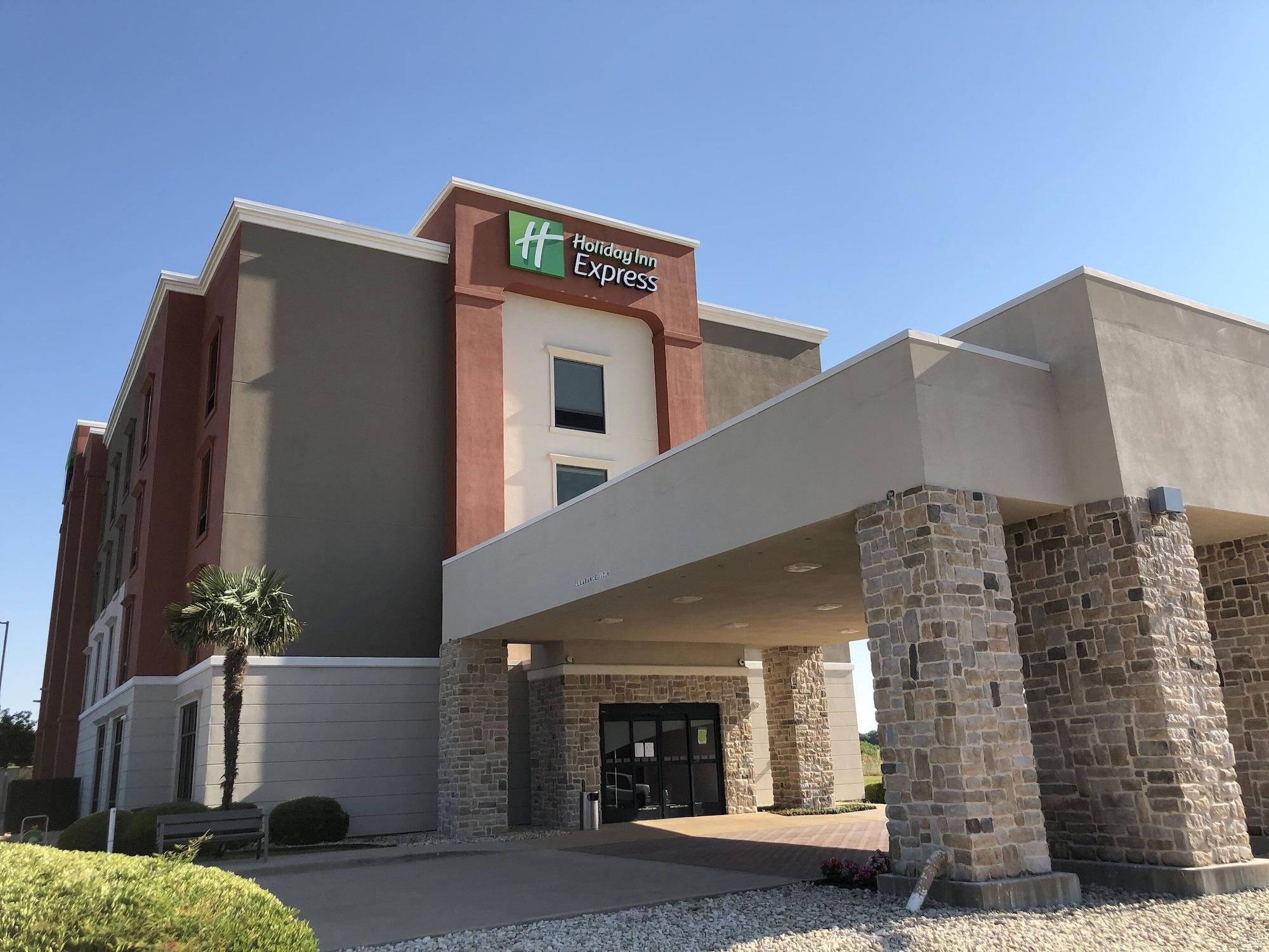 Vista Exterior Holiday Inn Express : Hillsboro I-35 by IHG
