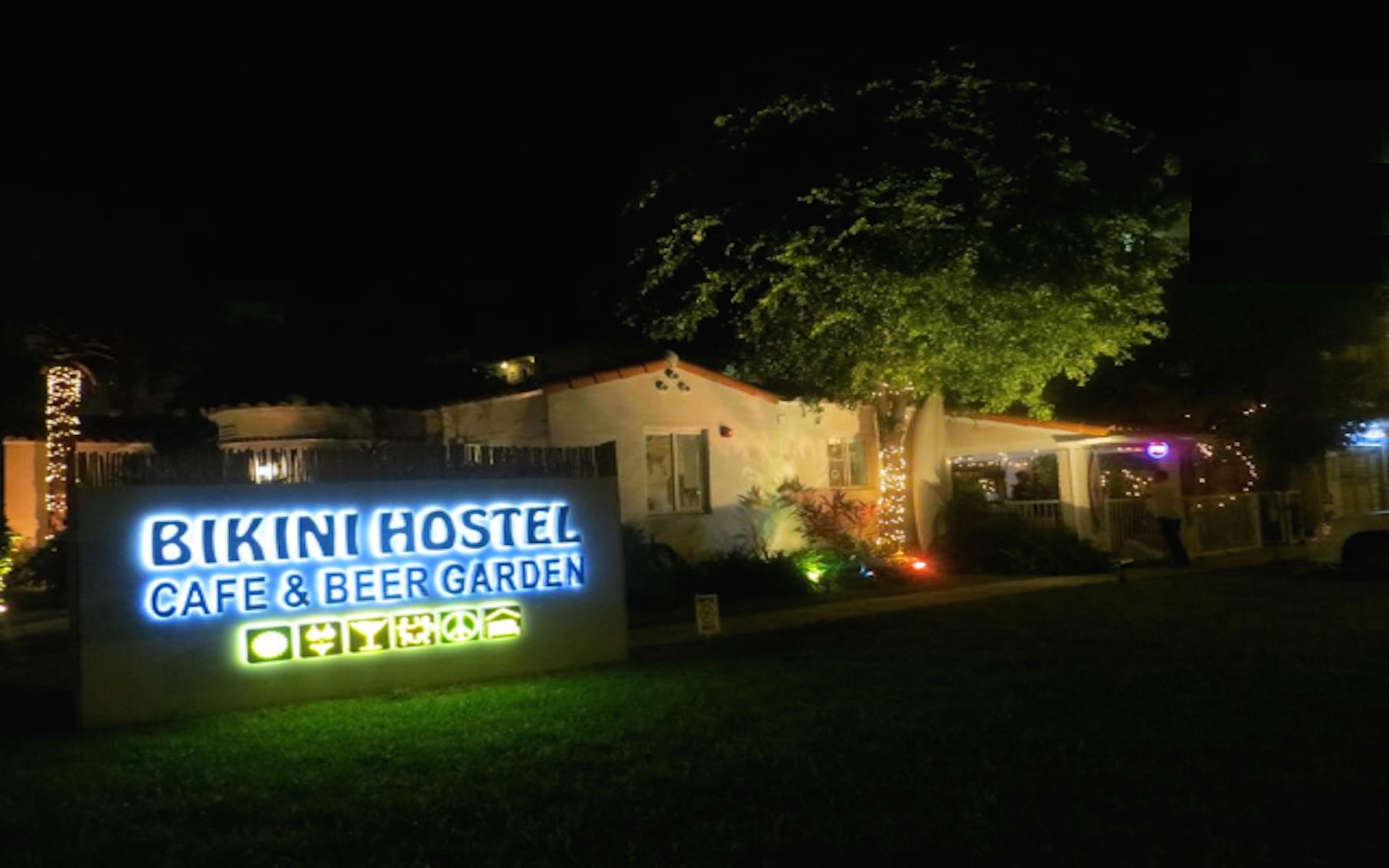 Vista Exterior Bikini Hostel, Cafe & Beer Garden