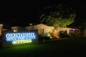 Alojamiento - Bikini Hostel, Cafe & Beer Garden