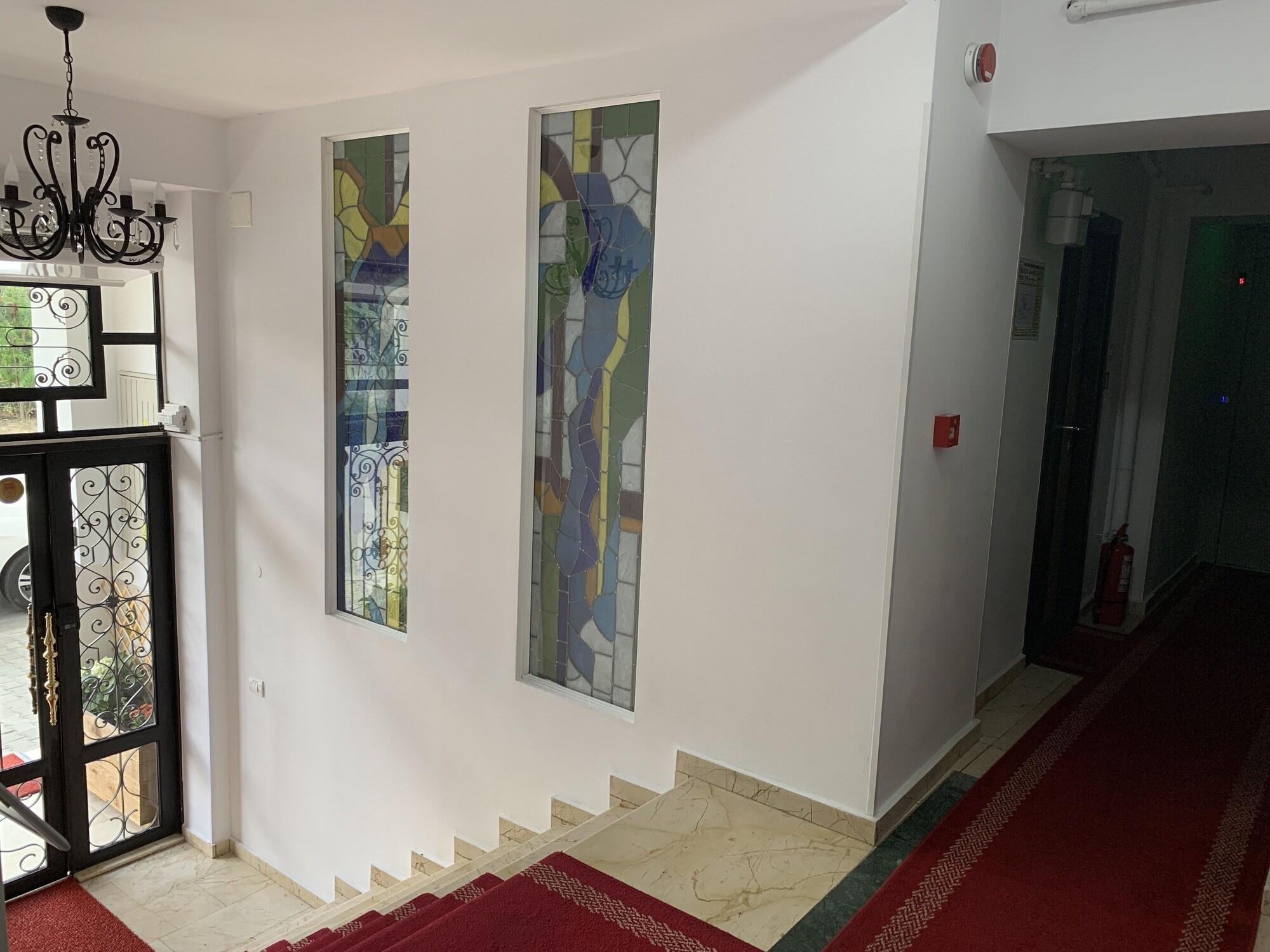Vista Lobby Avenue Parliament