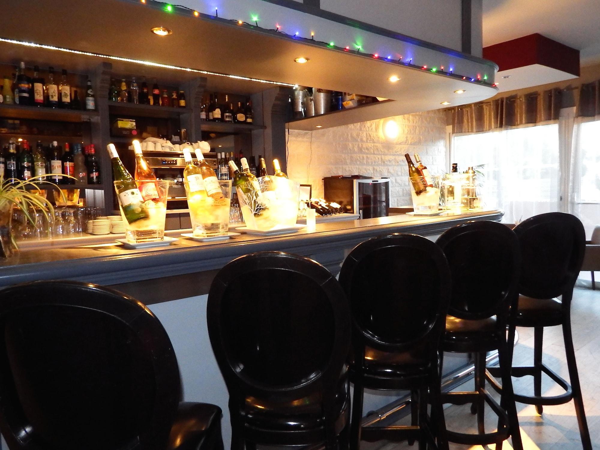 Bar/Salón The Originals City, Le Mas de Grille