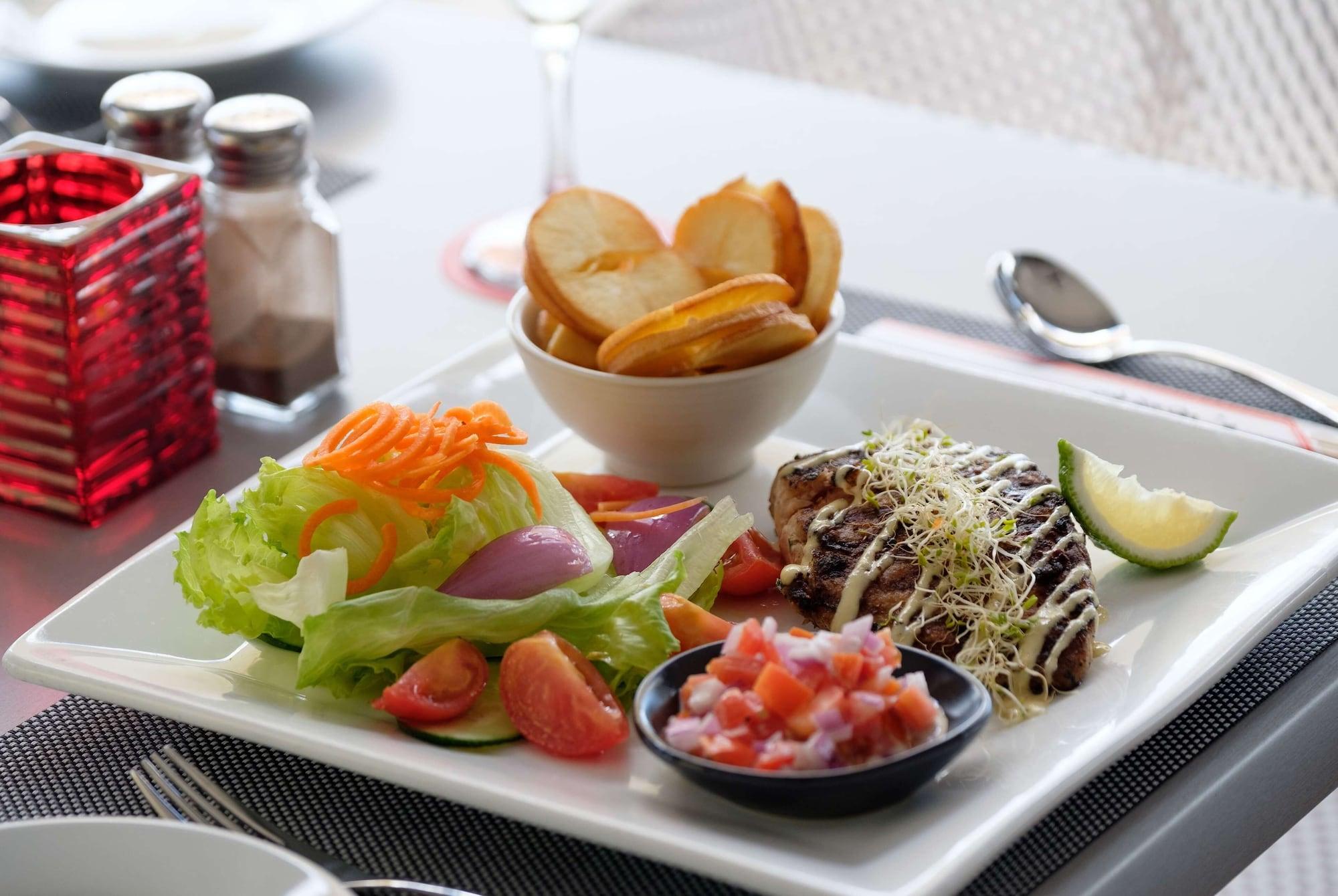 Restaurant Ramada Suites by Wyndham Wailoaloa Beach Fiji