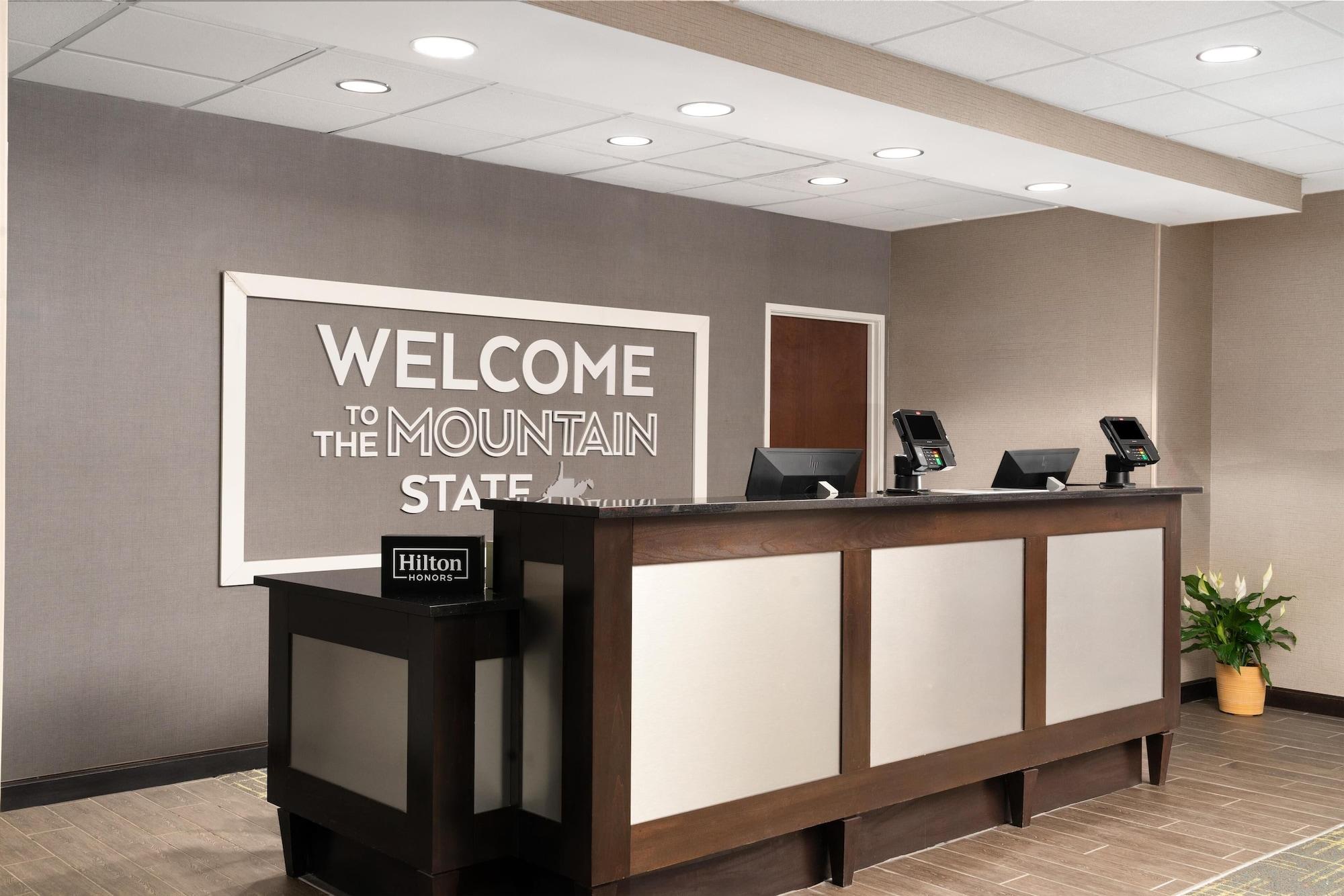 Vista Lobby Hampton Inn Fairmont