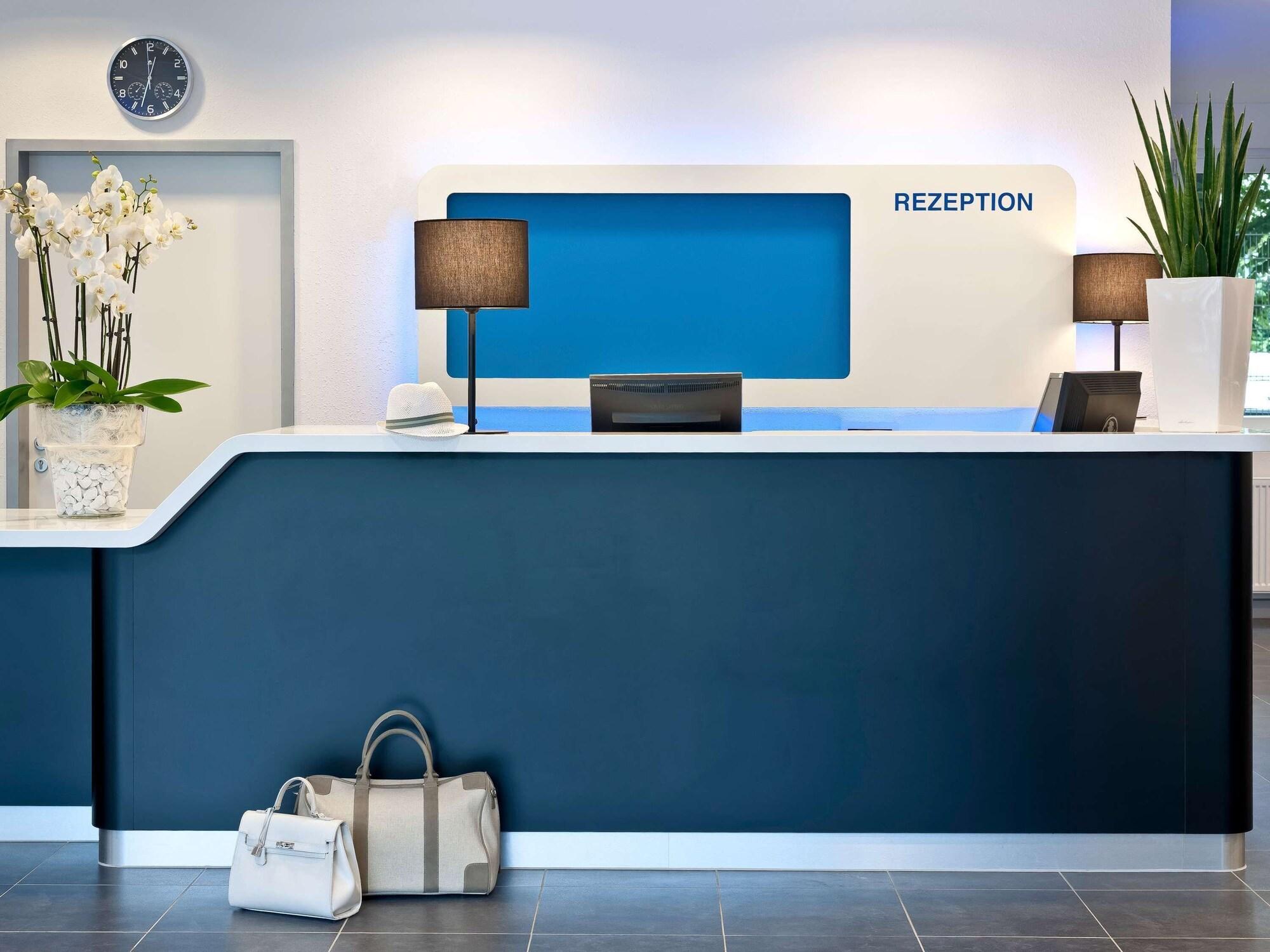 Vista Lobby Ibis Budget ULM City