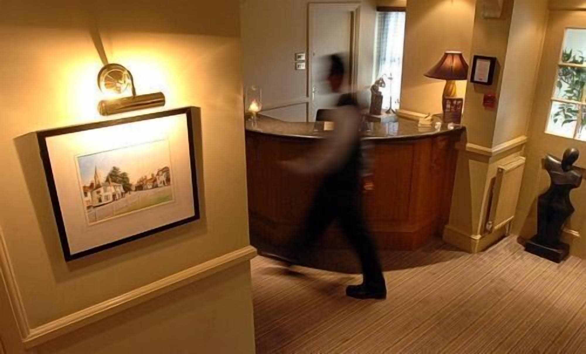 Vista Lobby Manor Hotel