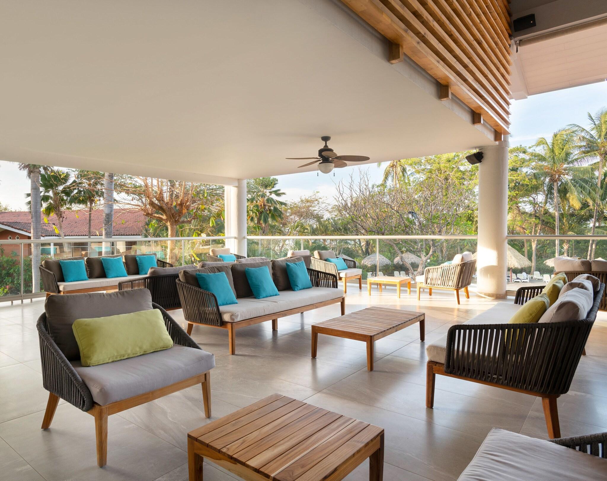 Vista do lobby Occidental Tamarindo - All Inclusive
