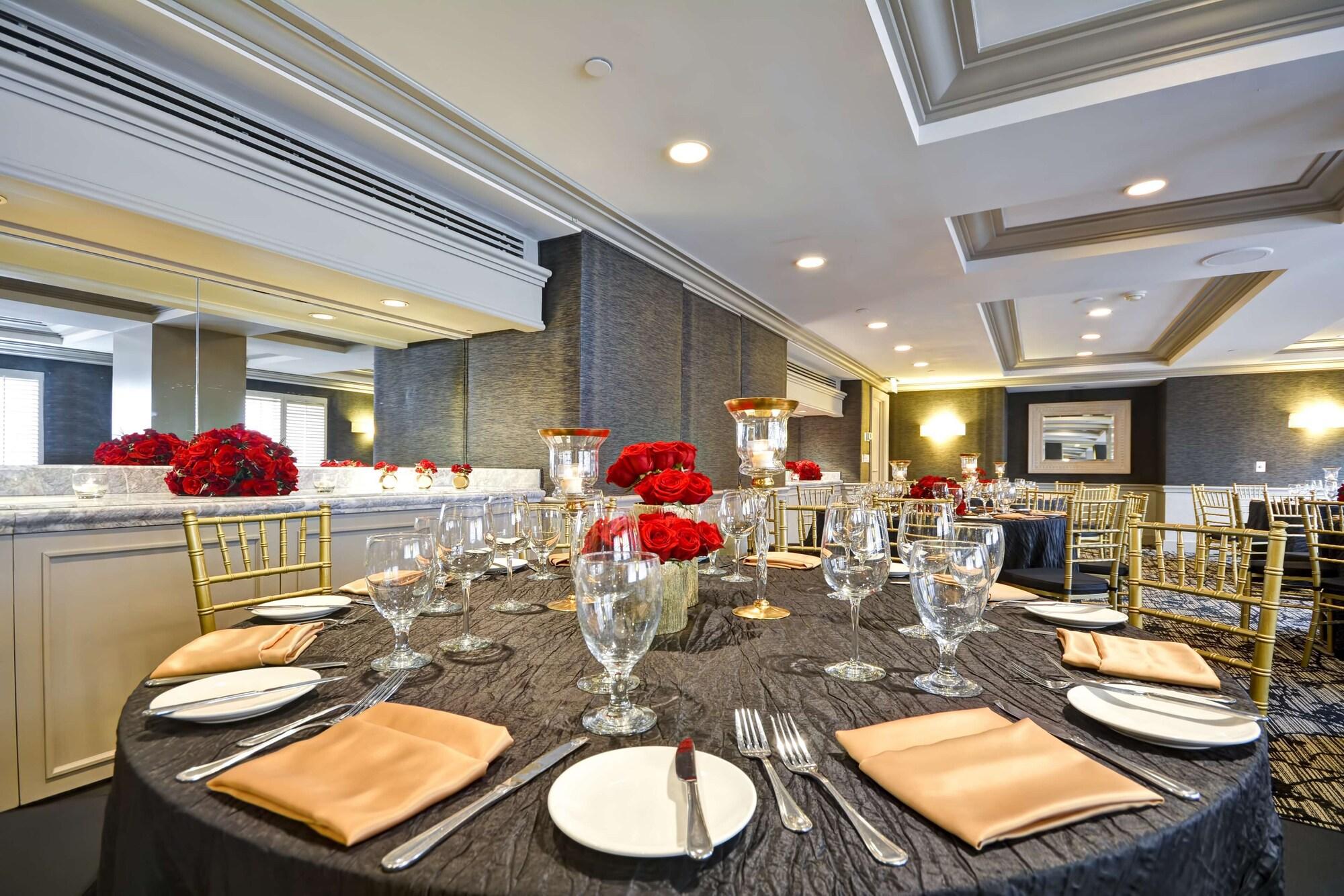 Restaurant Hilton Checkers Los Angeles