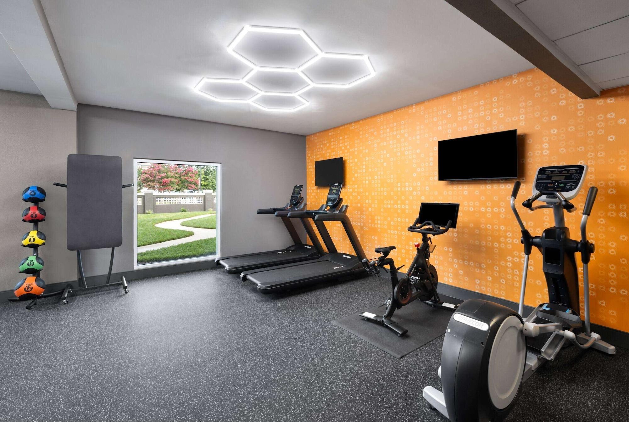 Gimnasio La Quinta Inn & Suites by Wyndham Greensboro NC