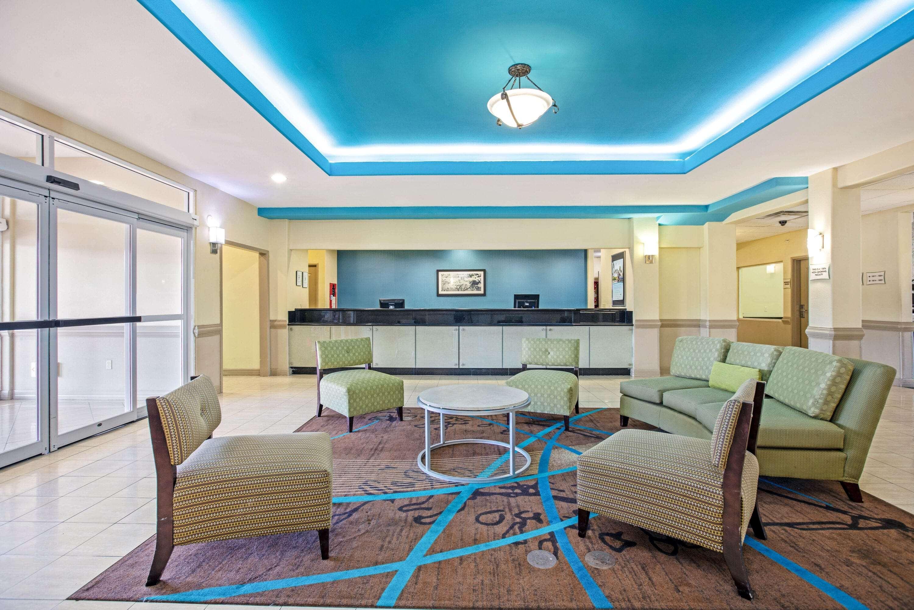 Vista Lobby La Quinta Inn & Suites by Wyndham Corpus Christi Airport