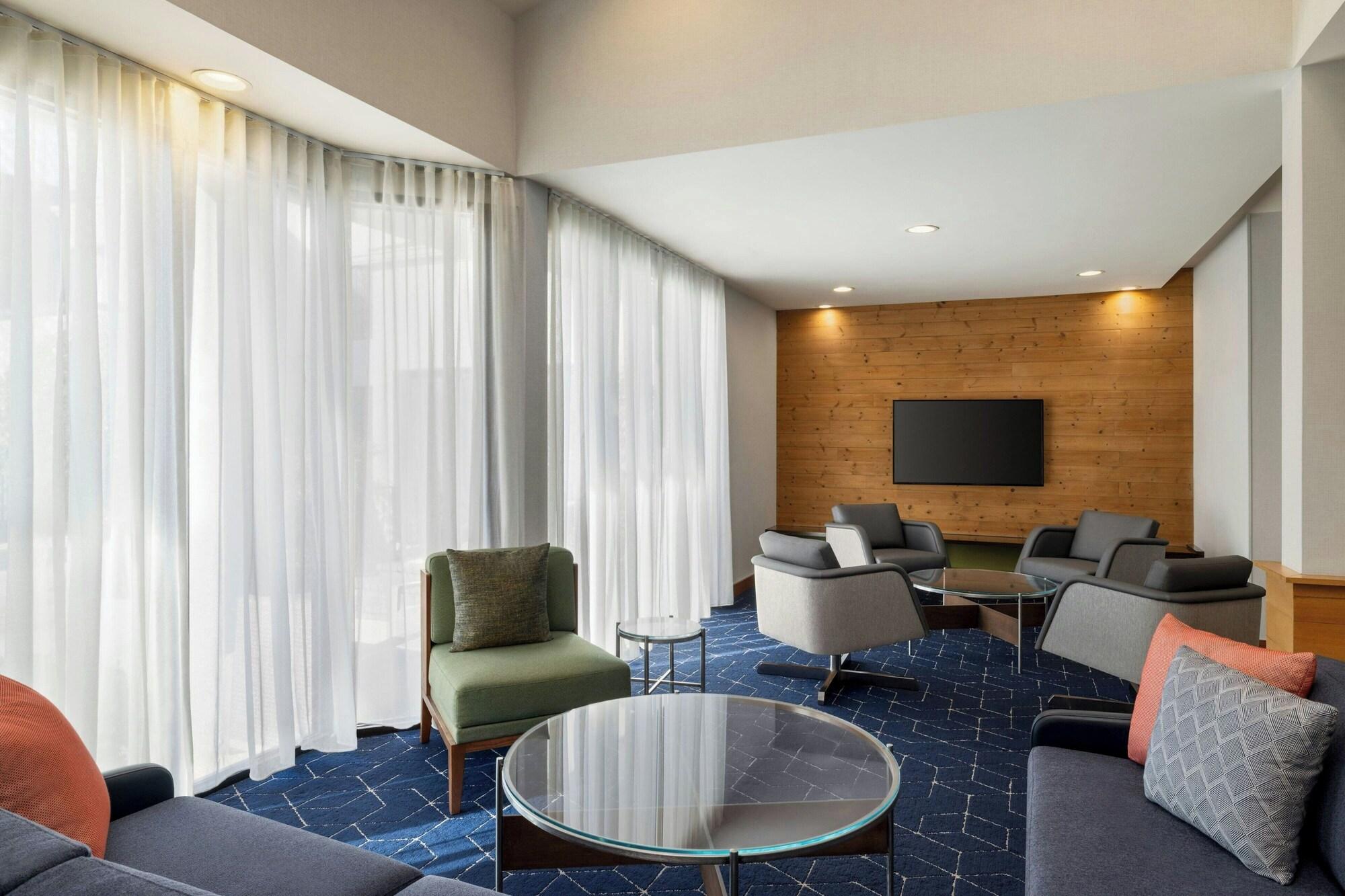 Vista Lobby Courtyard by Marriott Atlanta Northlake