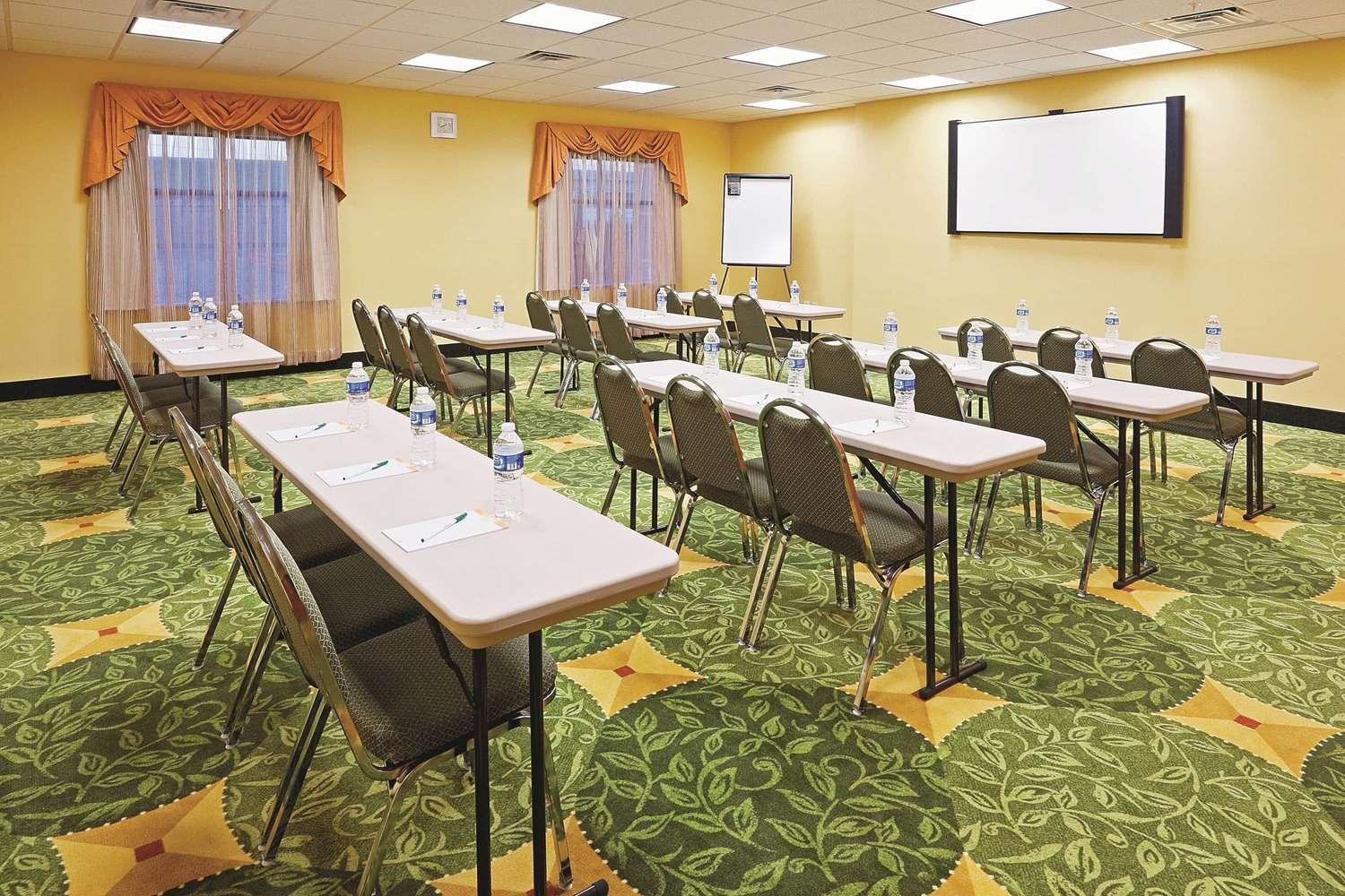 Sala de Reuniones La Quinta Inn & Suites by Wyndham Pasadena North
