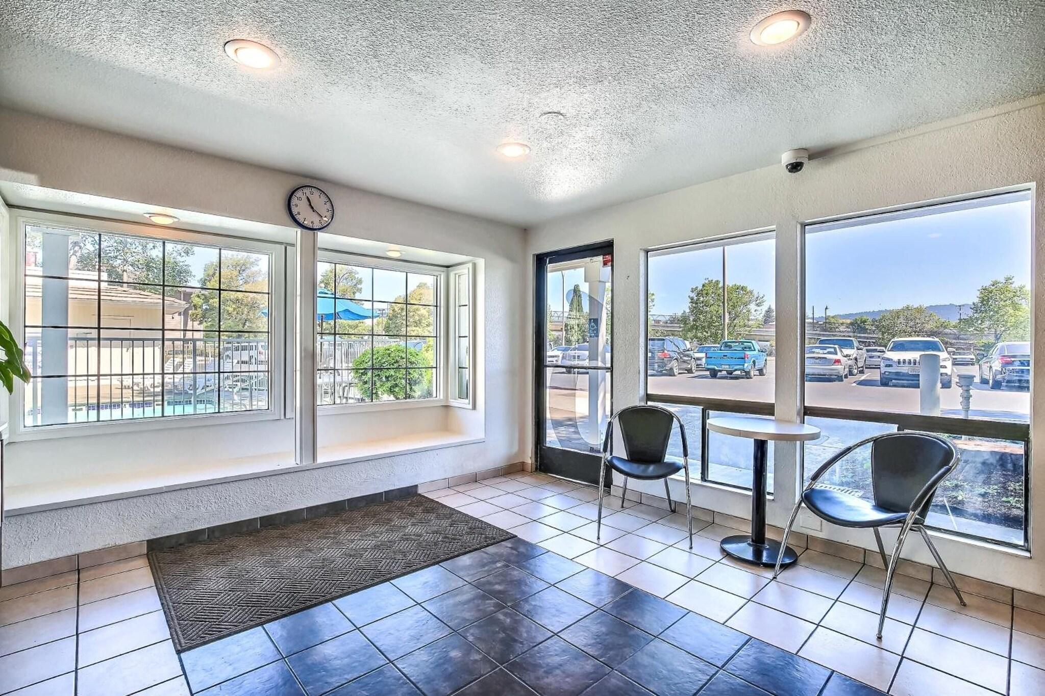 Vista Lobby Motel 6 Oakland, CA - Embarcadero